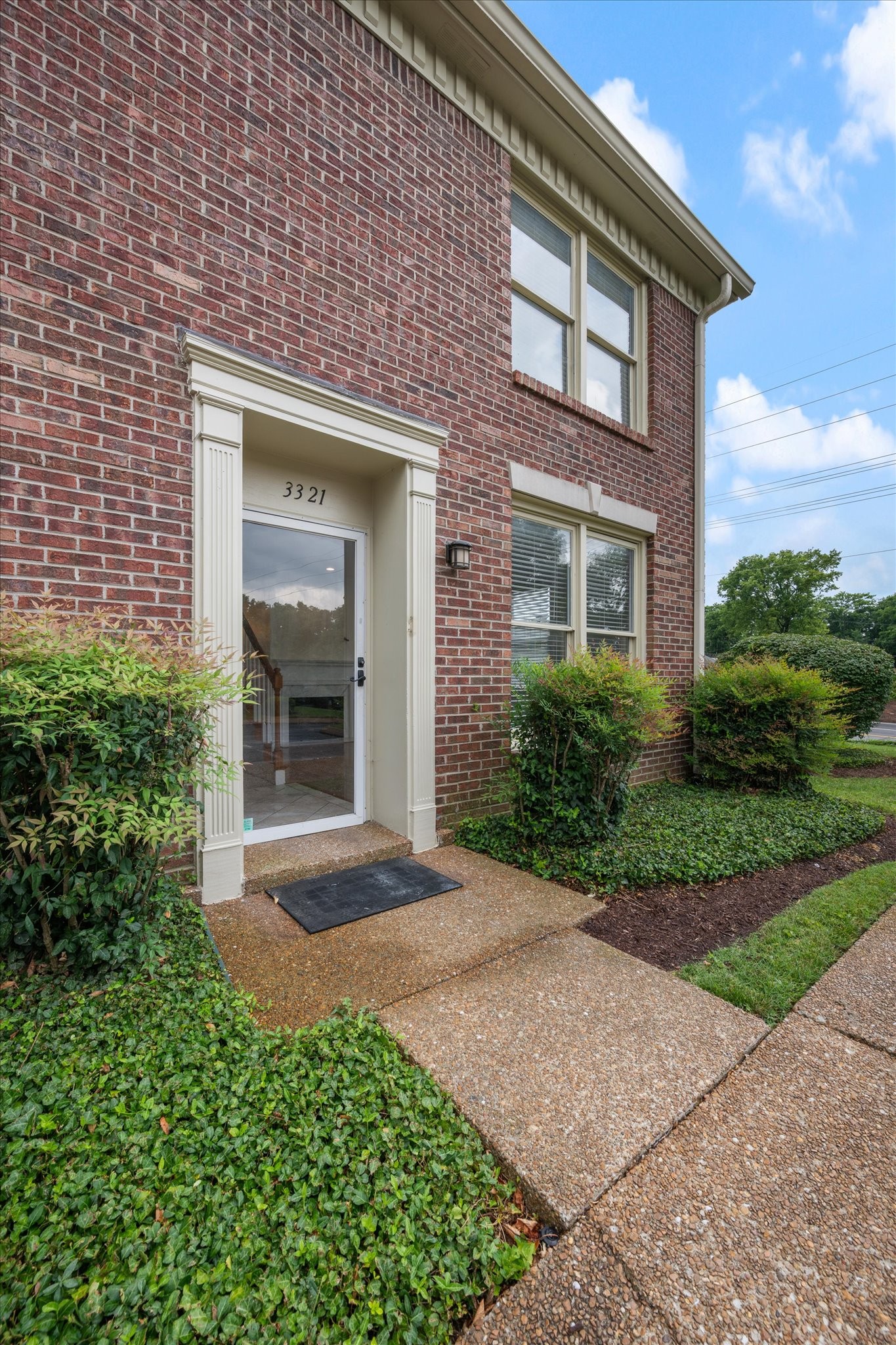 3321 Golf Club Ln