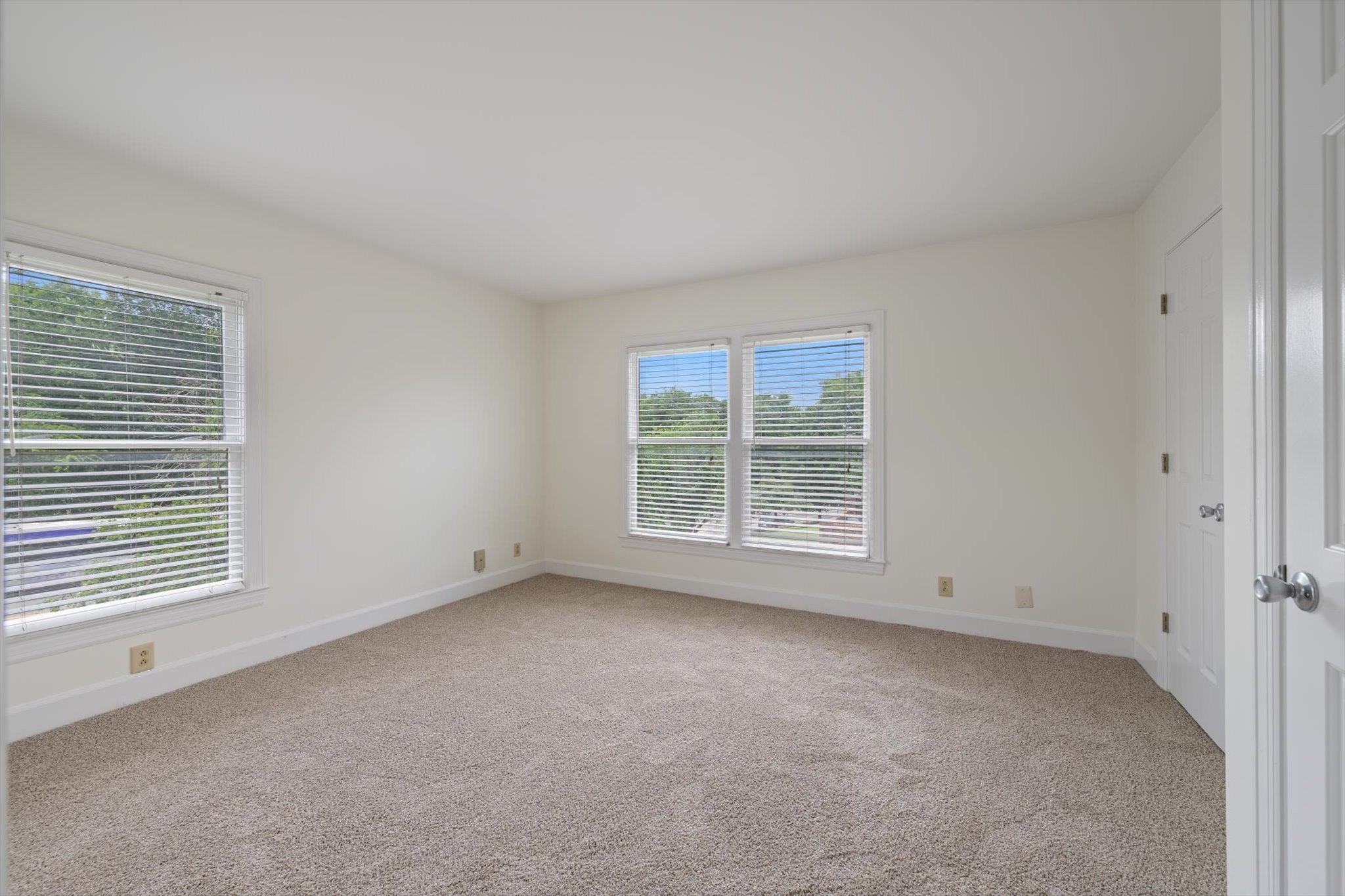 3321 Golf Club Ln