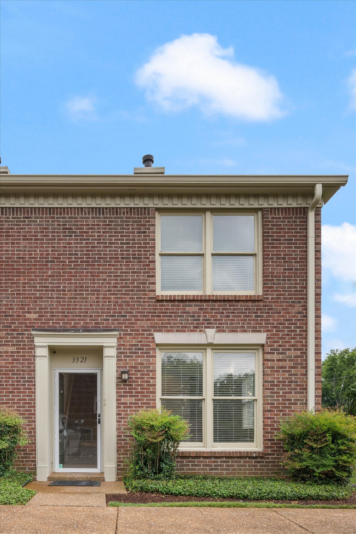 3321 Golf Club Ln