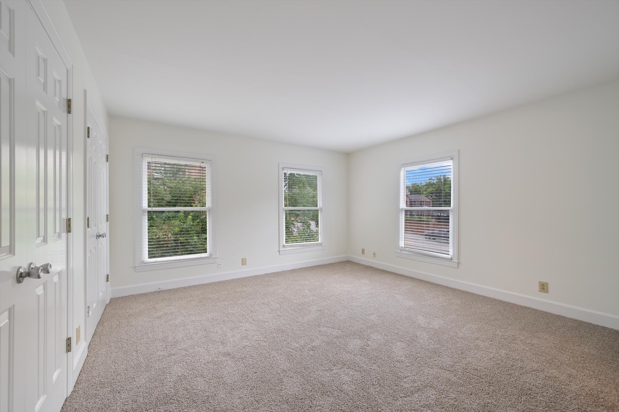 3321 Golf Club Ln