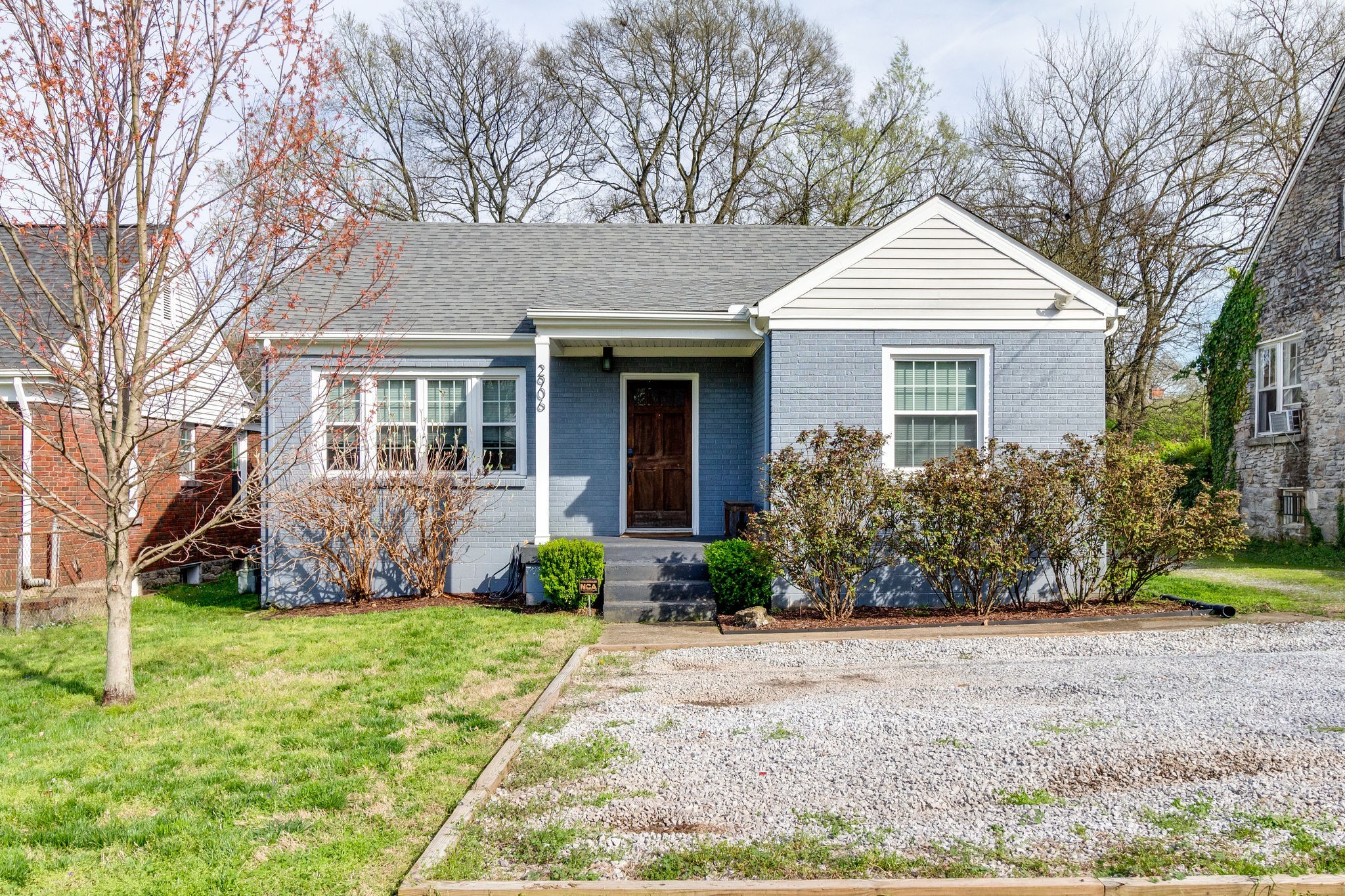 2906 Glenmeade Dr