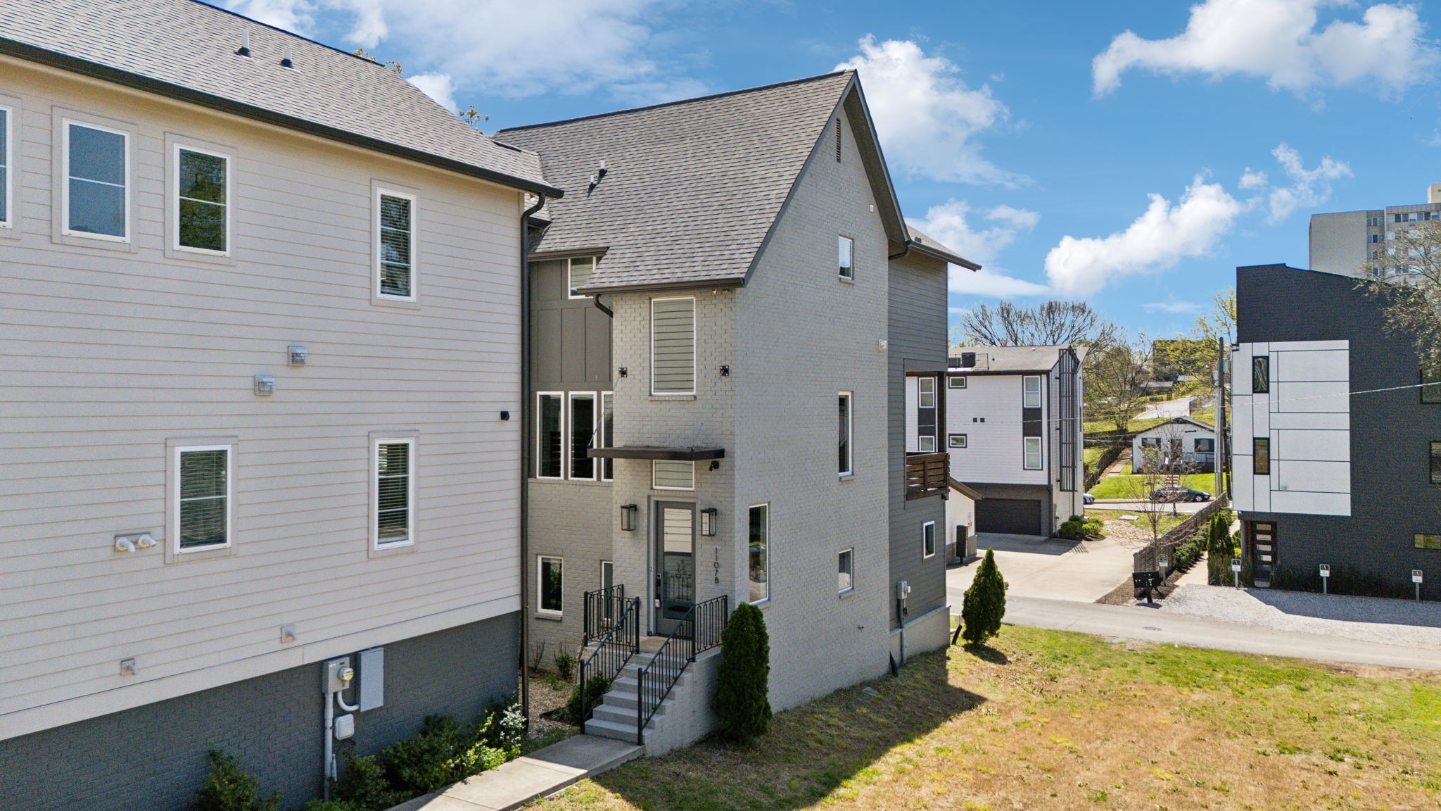 1107B Argyle Ave