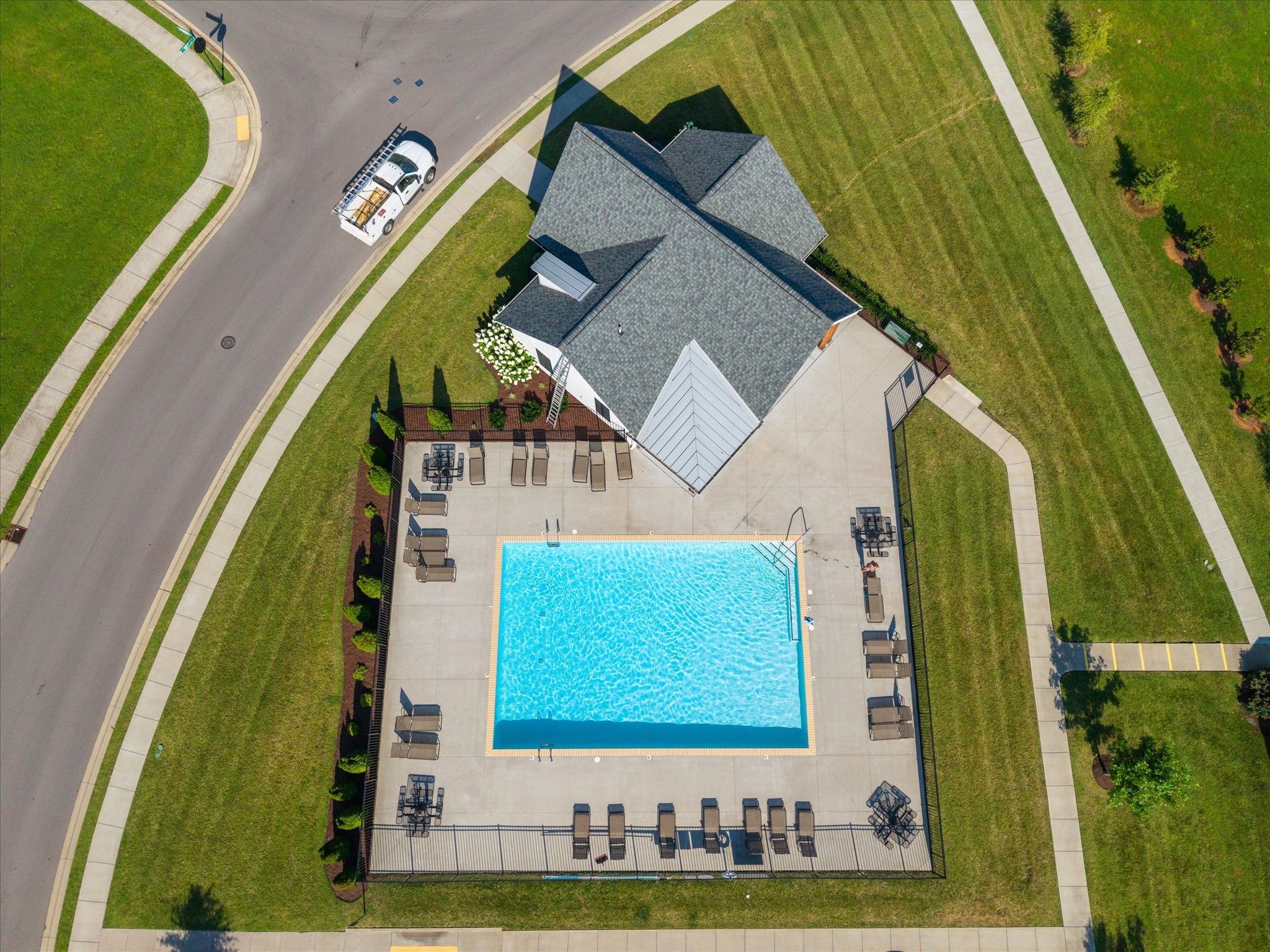 3316 Livermore Ln