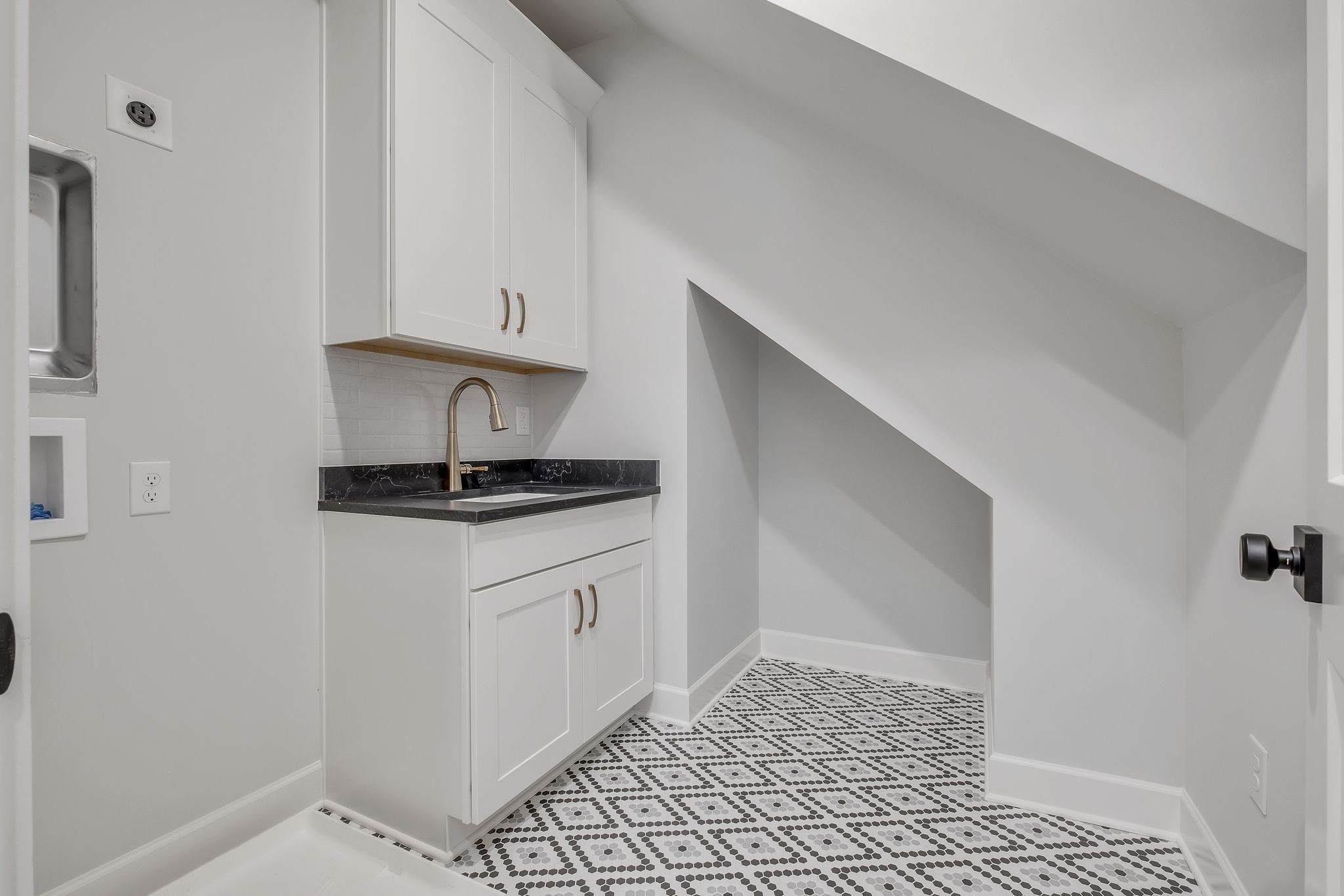 2704 Westwood Avenue