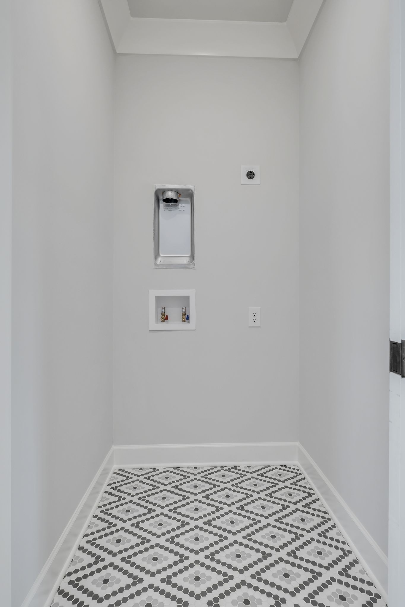 2704 Westwood Avenue