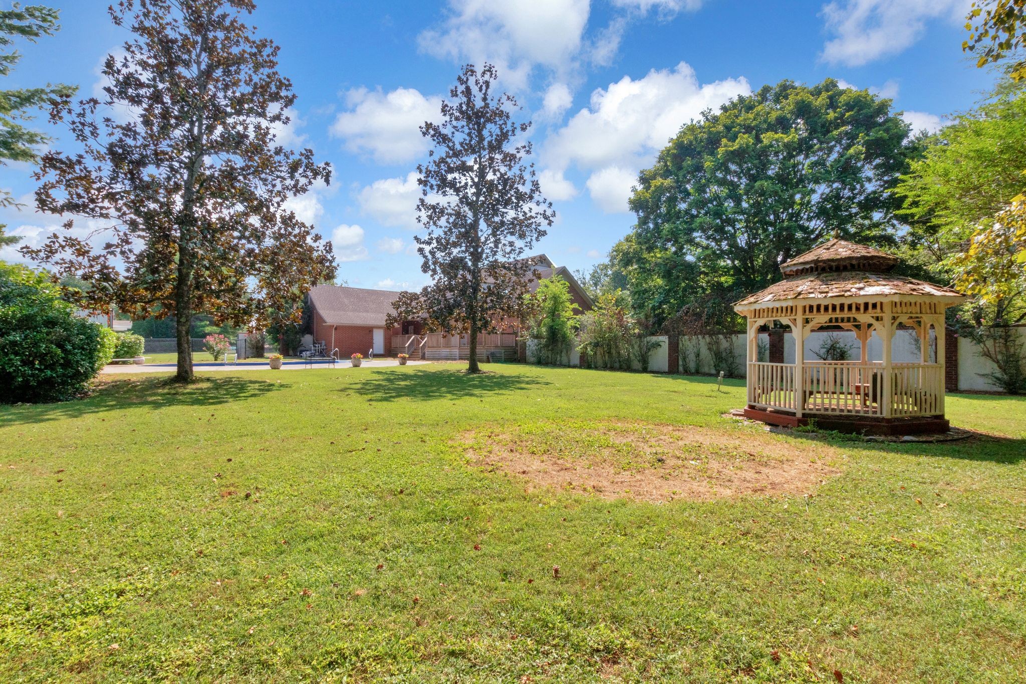 2329 Irby Ln