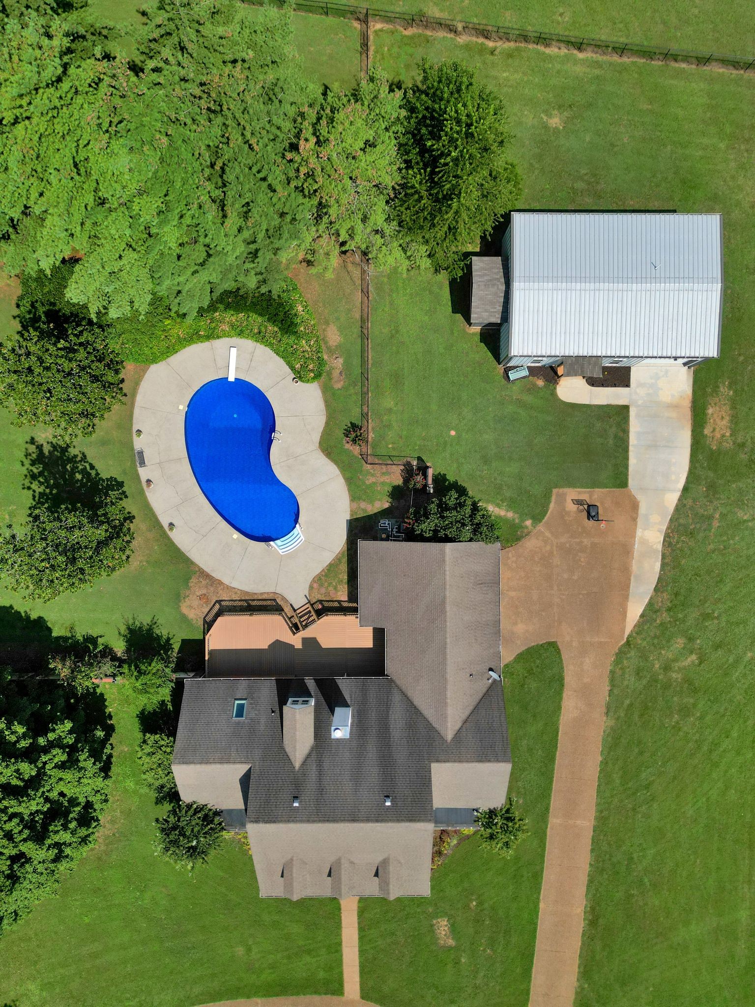 2329 Irby Ln