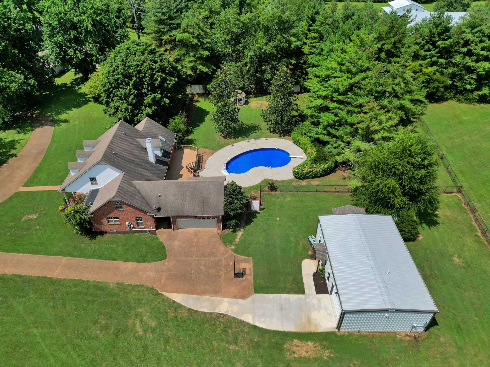 2329 Irby Ln