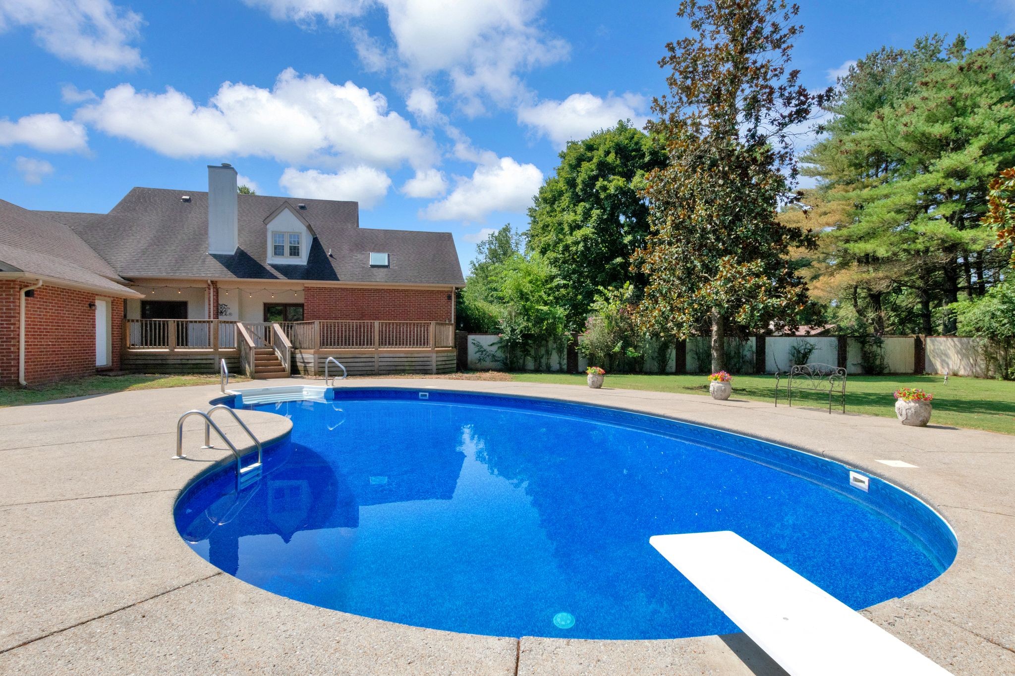 2329 Irby Ln