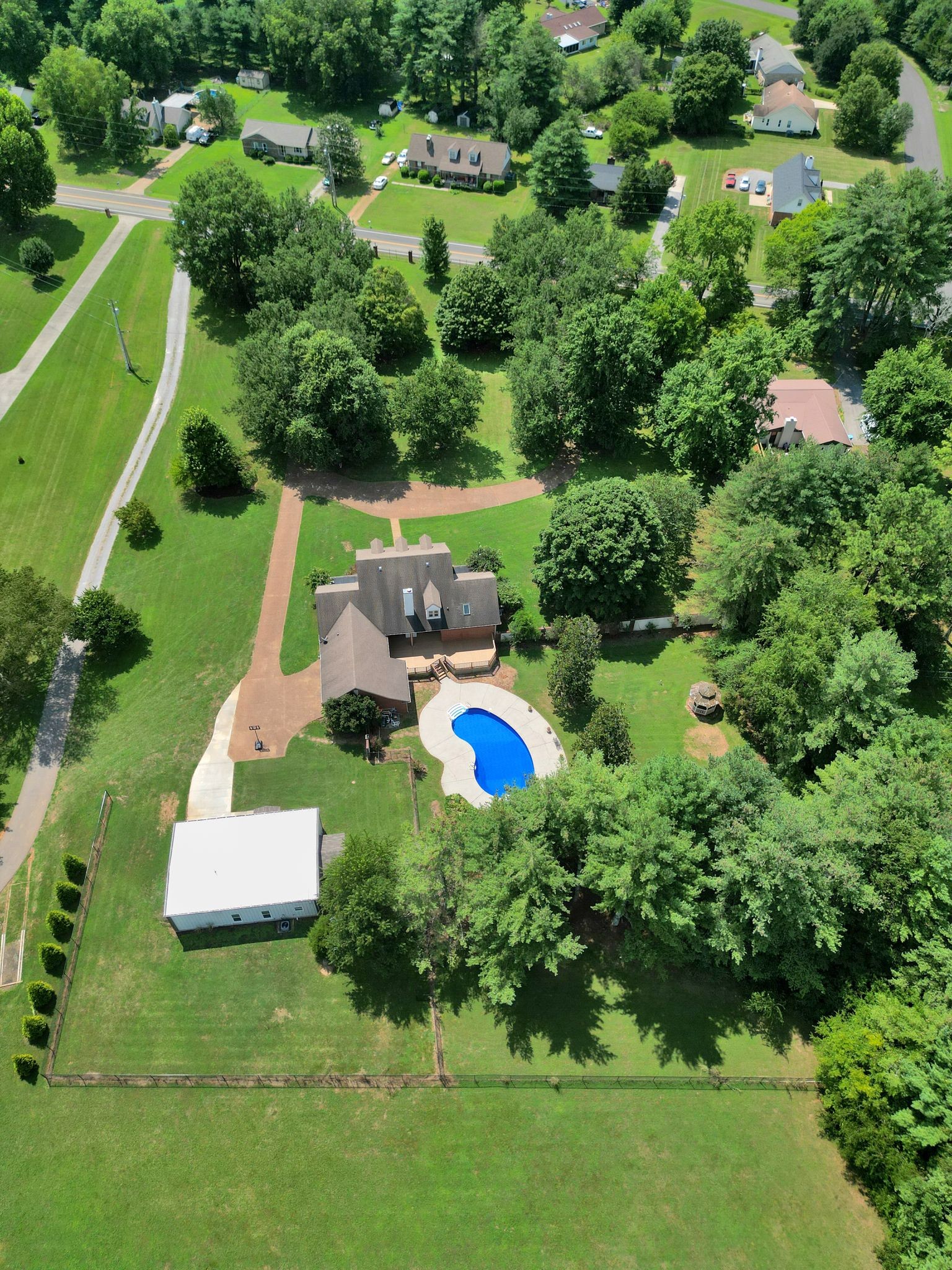 2329 Irby Ln