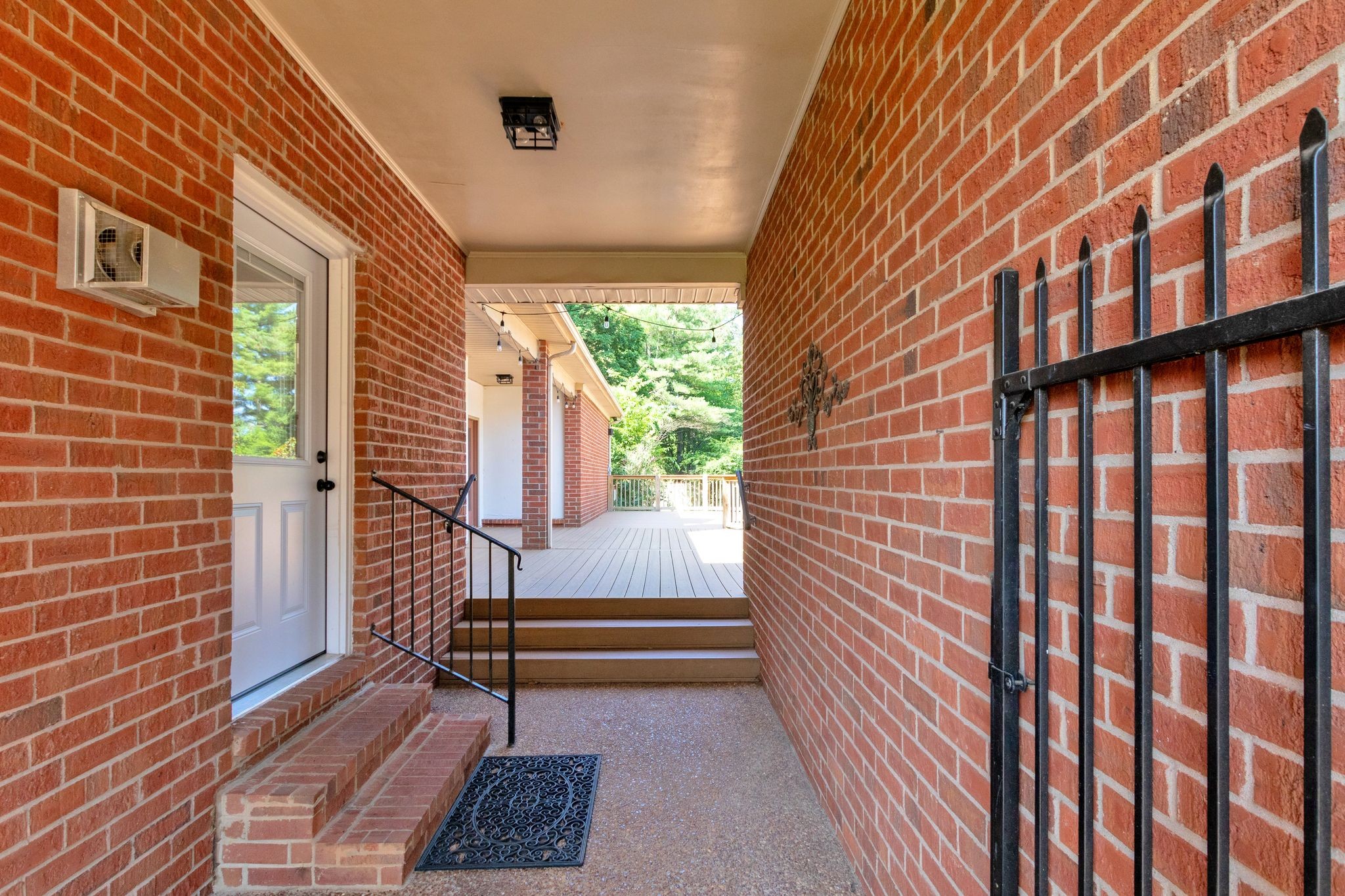 2329 Irby Ln