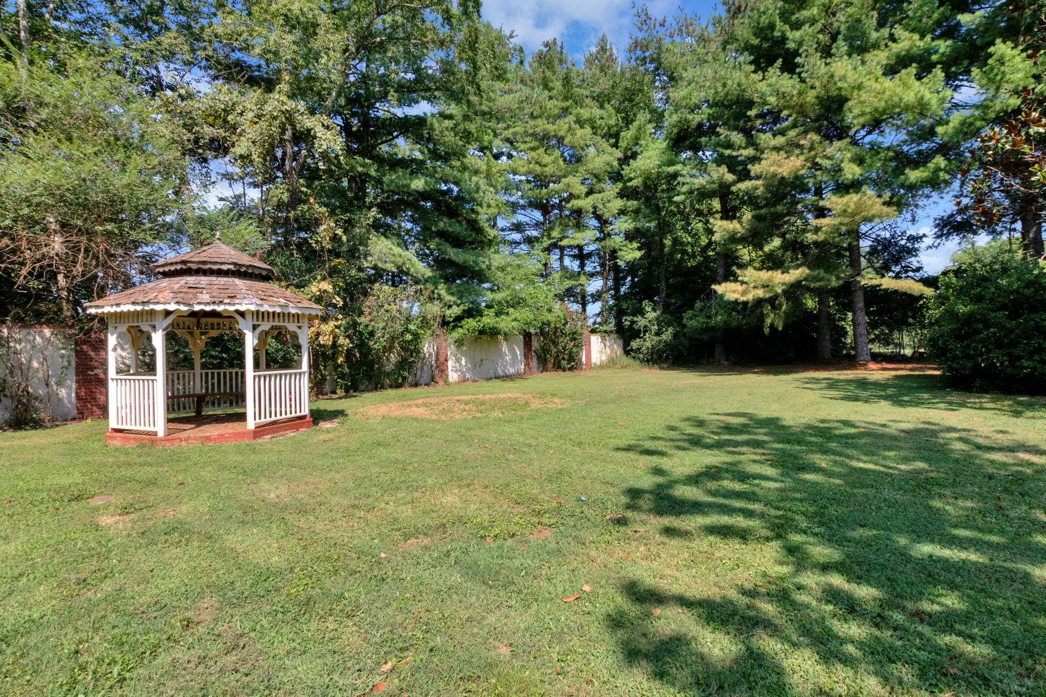 2329 Irby Ln
