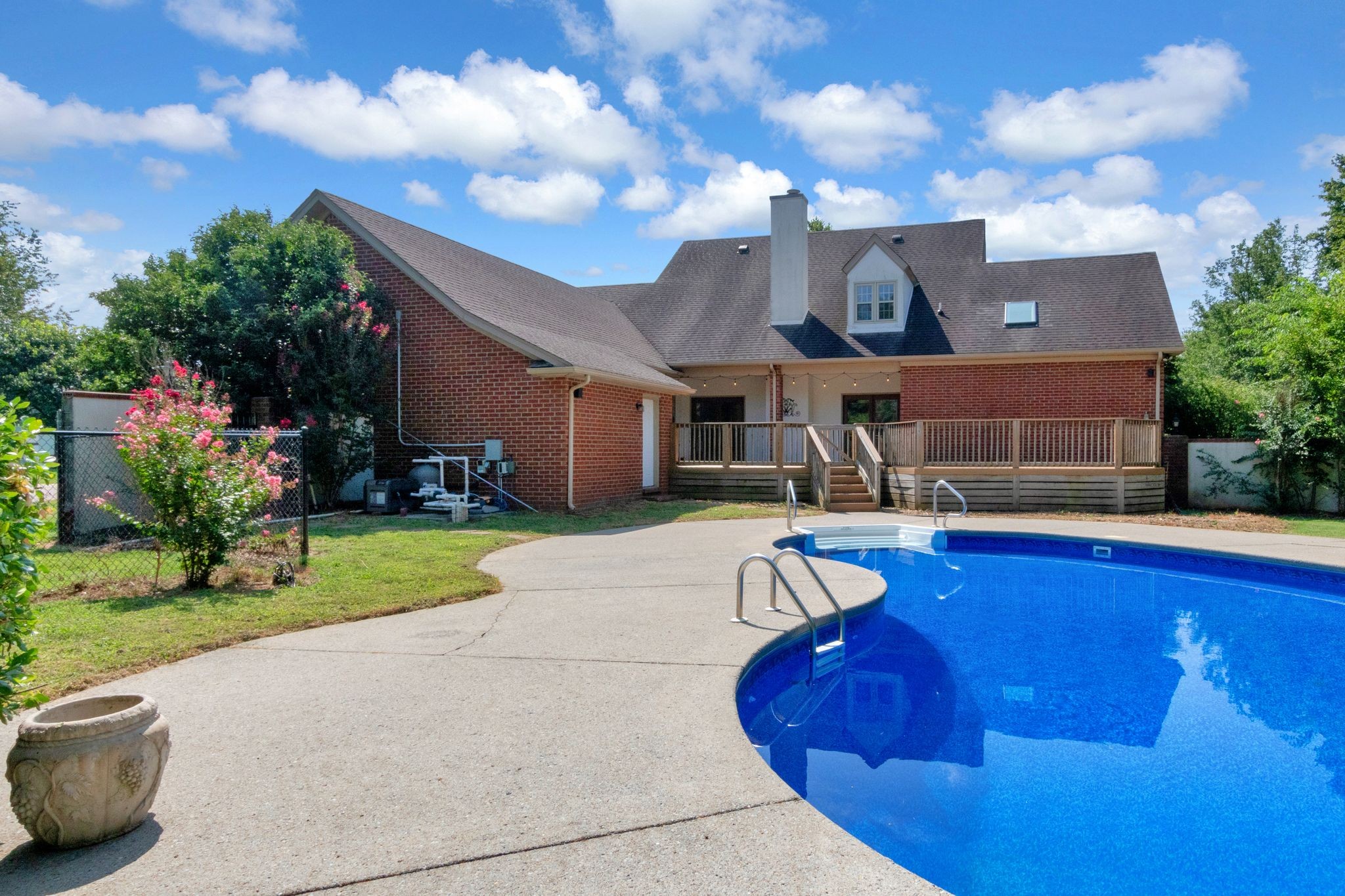2329 Irby Ln
