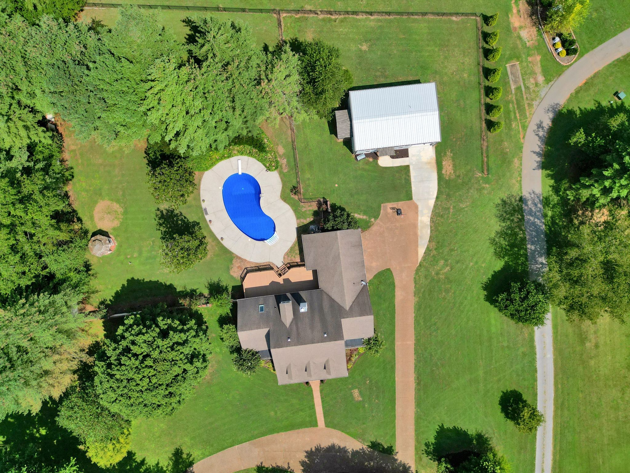 2329 Irby Ln