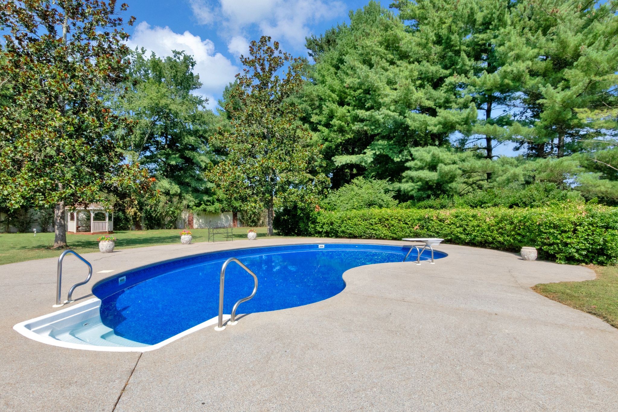 2329 Irby Ln