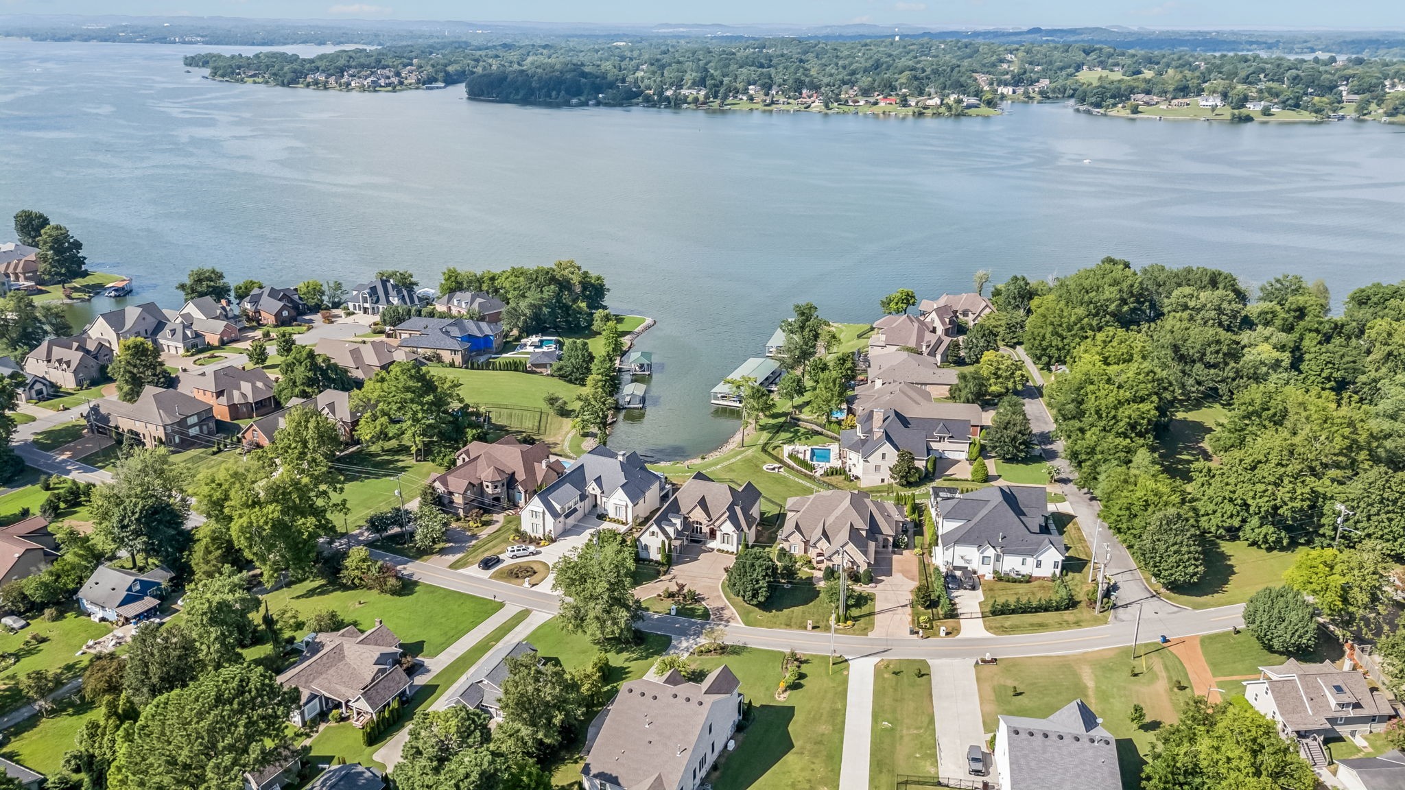 3033 Lakeshore Dr