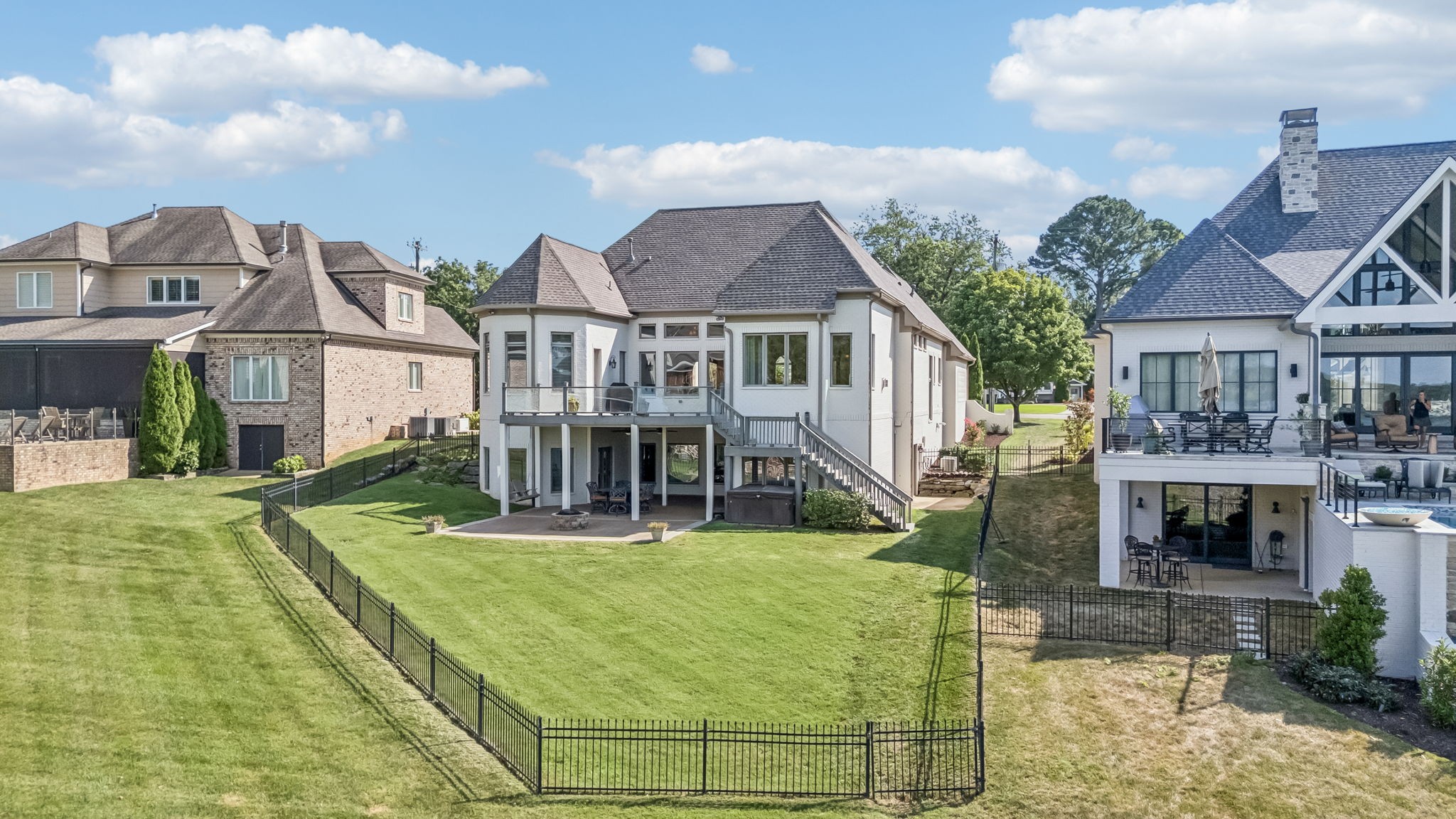 3033 Lakeshore Dr