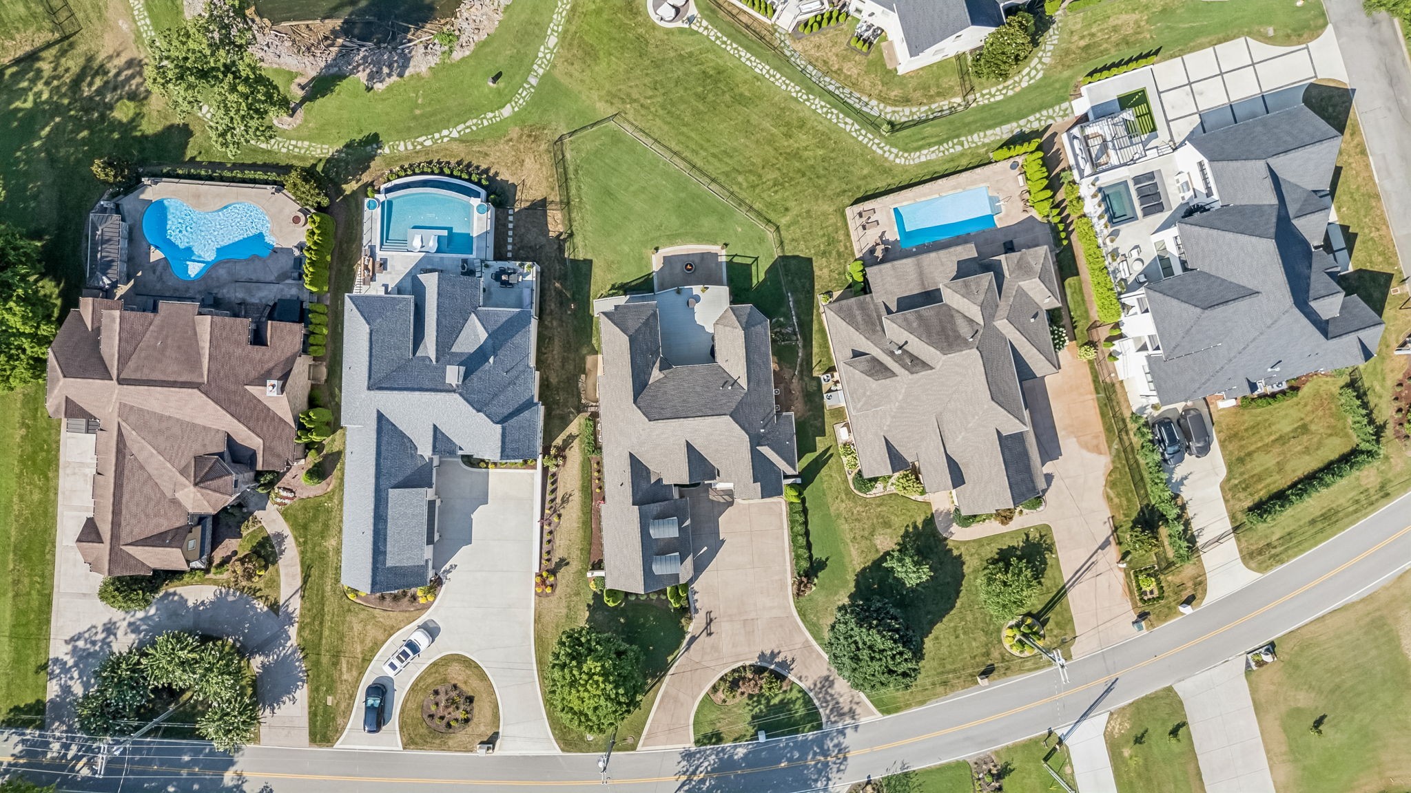 3033 Lakeshore Dr