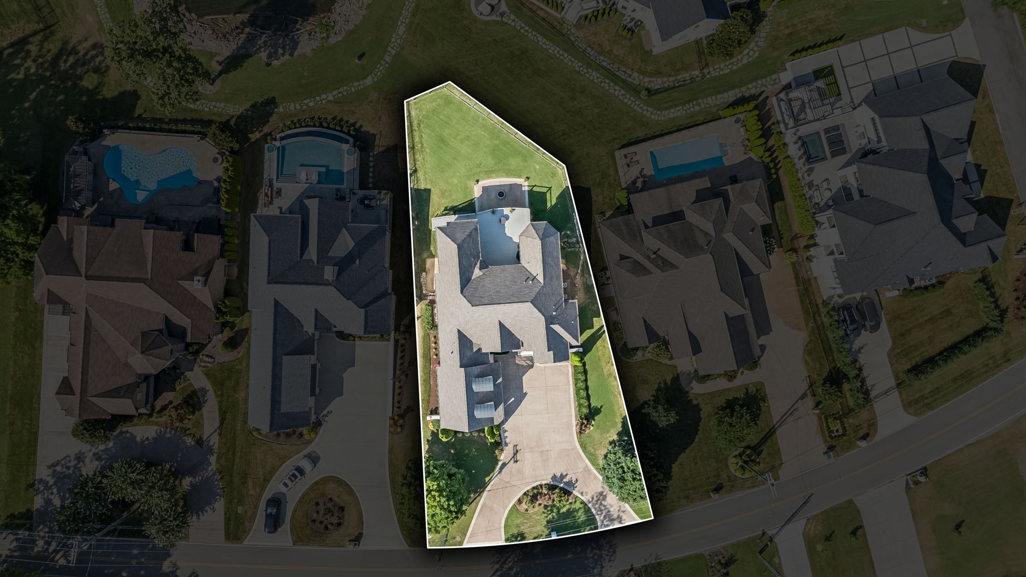 3033 Lakeshore Dr