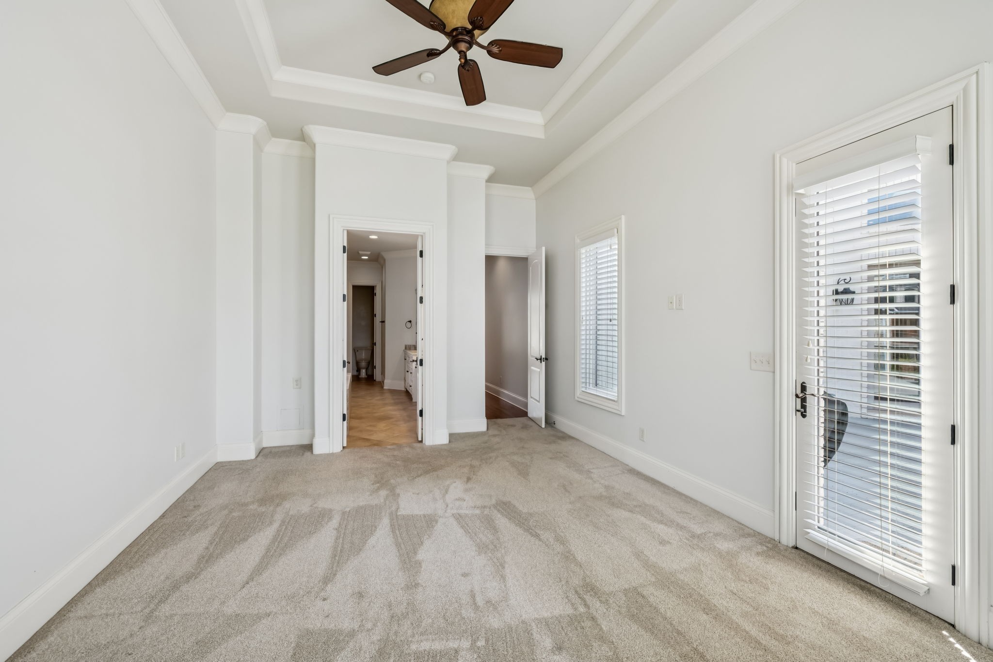 3033 Lakeshore Dr