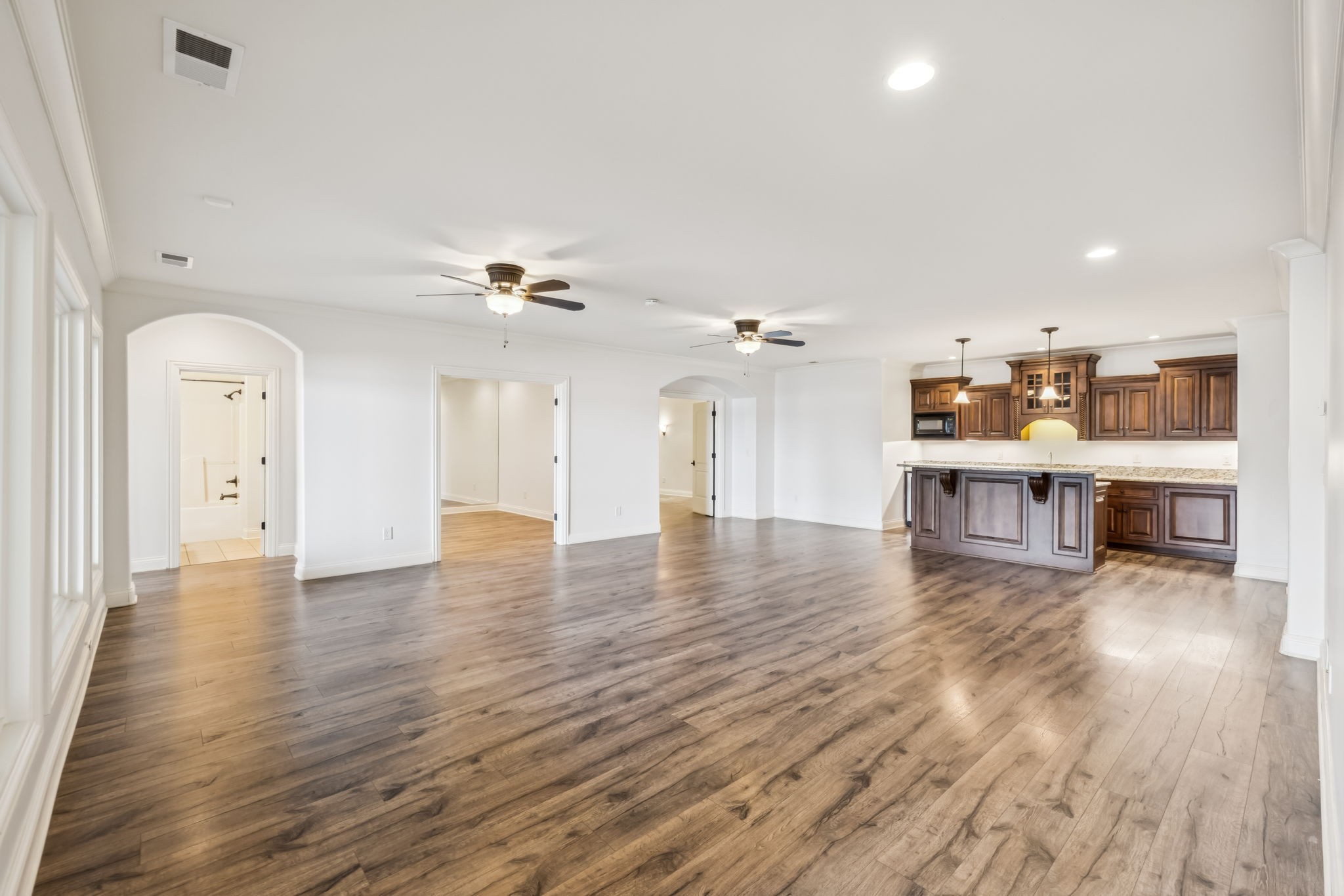 3033 Lakeshore Dr