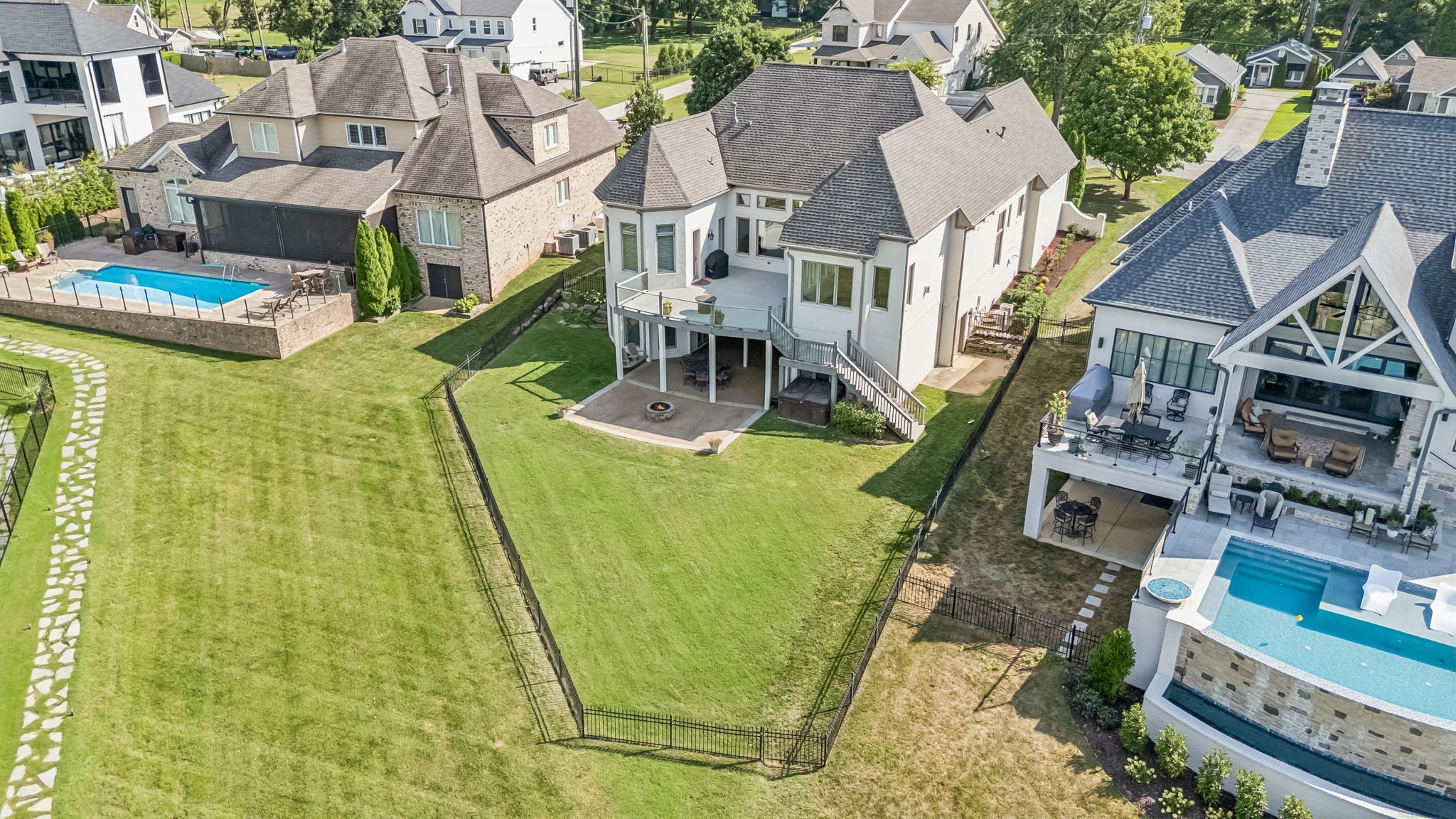 3033 Lakeshore Dr