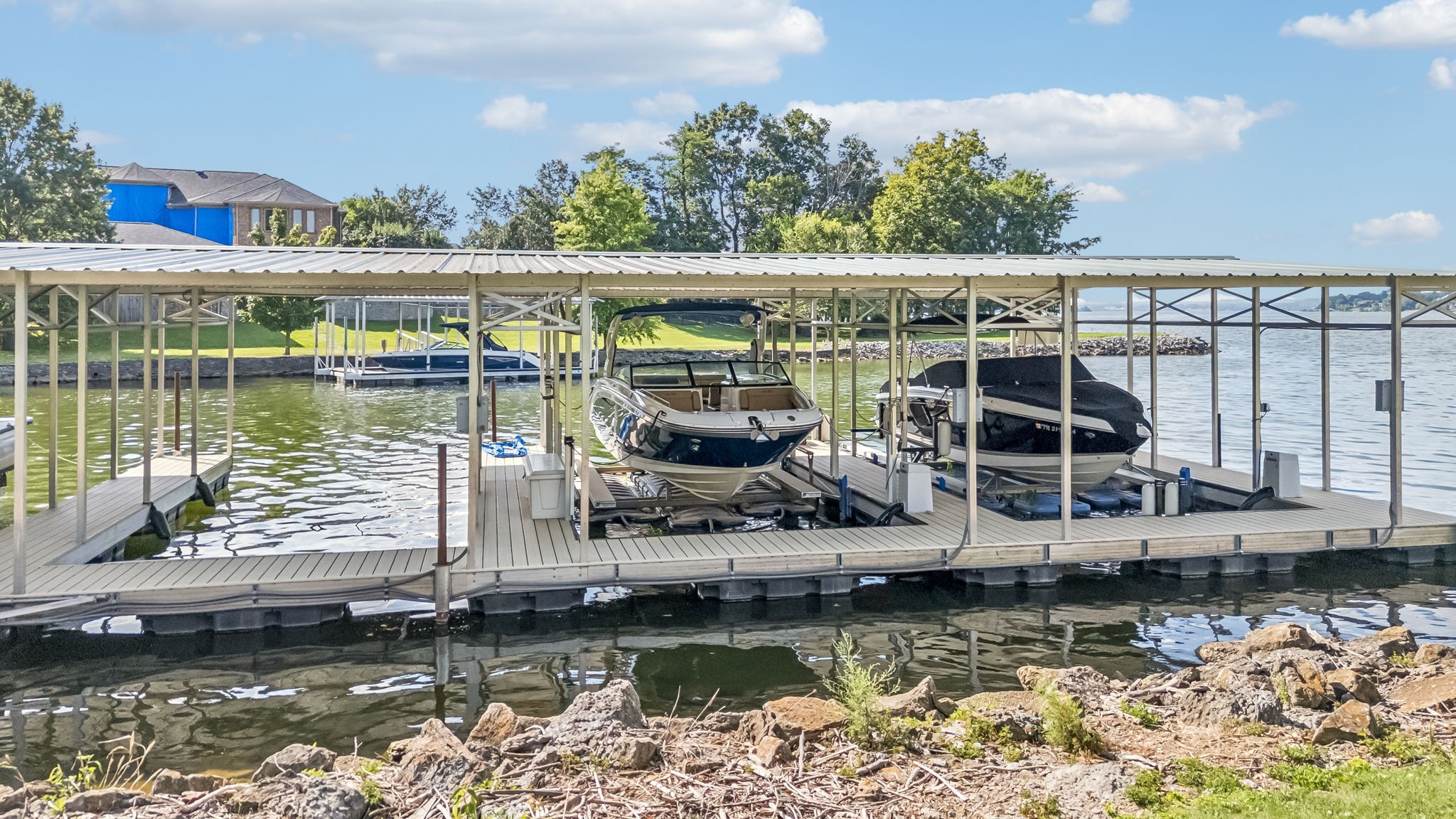 3033 Lakeshore Dr