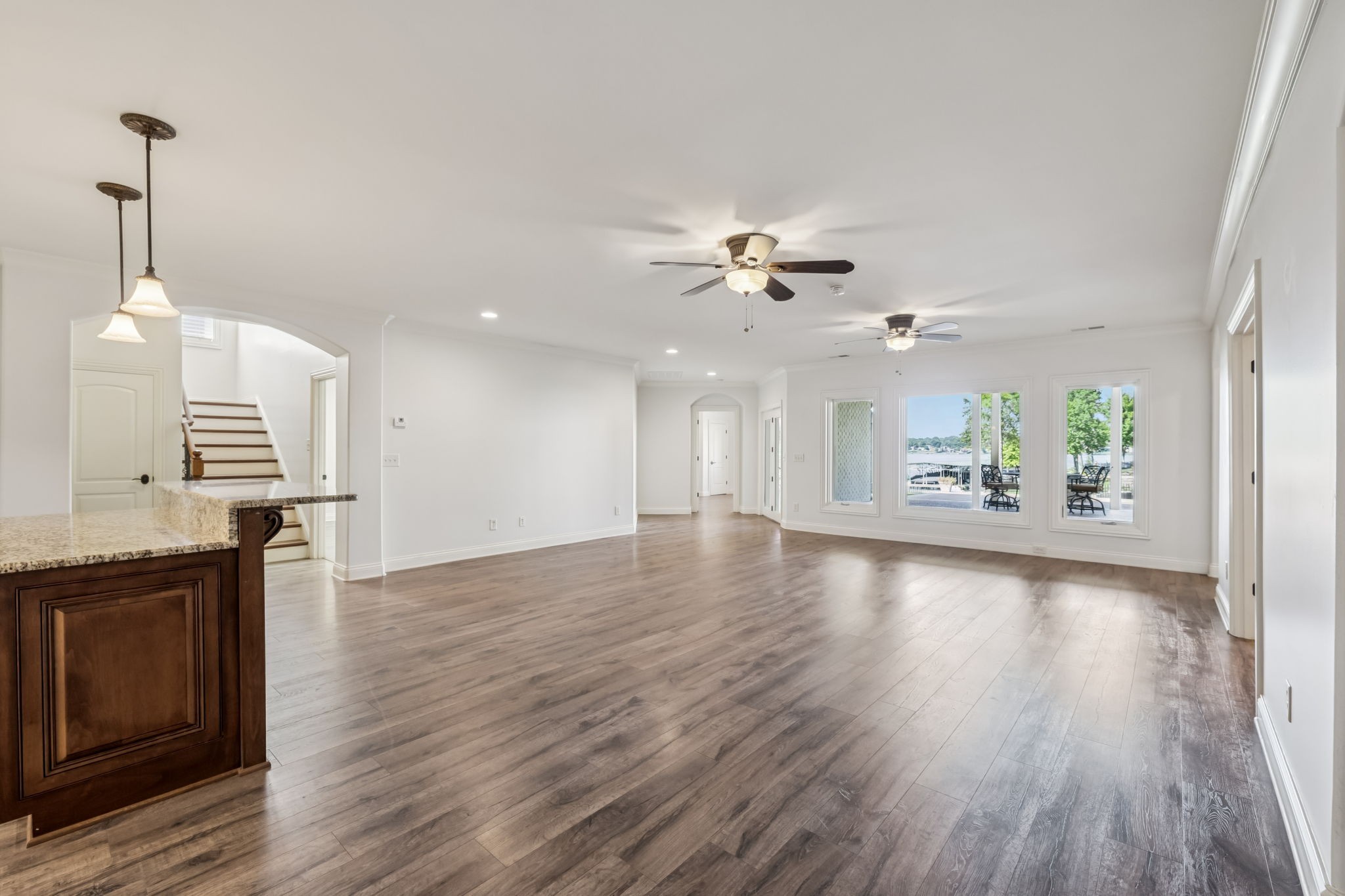 3033 Lakeshore Dr
