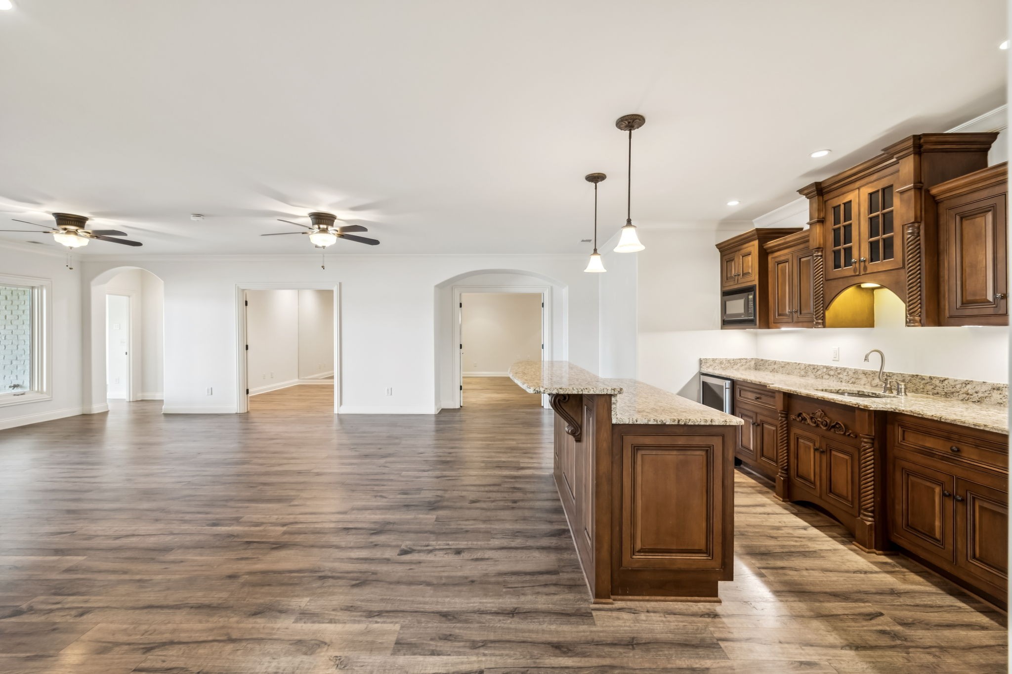 3033 Lakeshore Dr