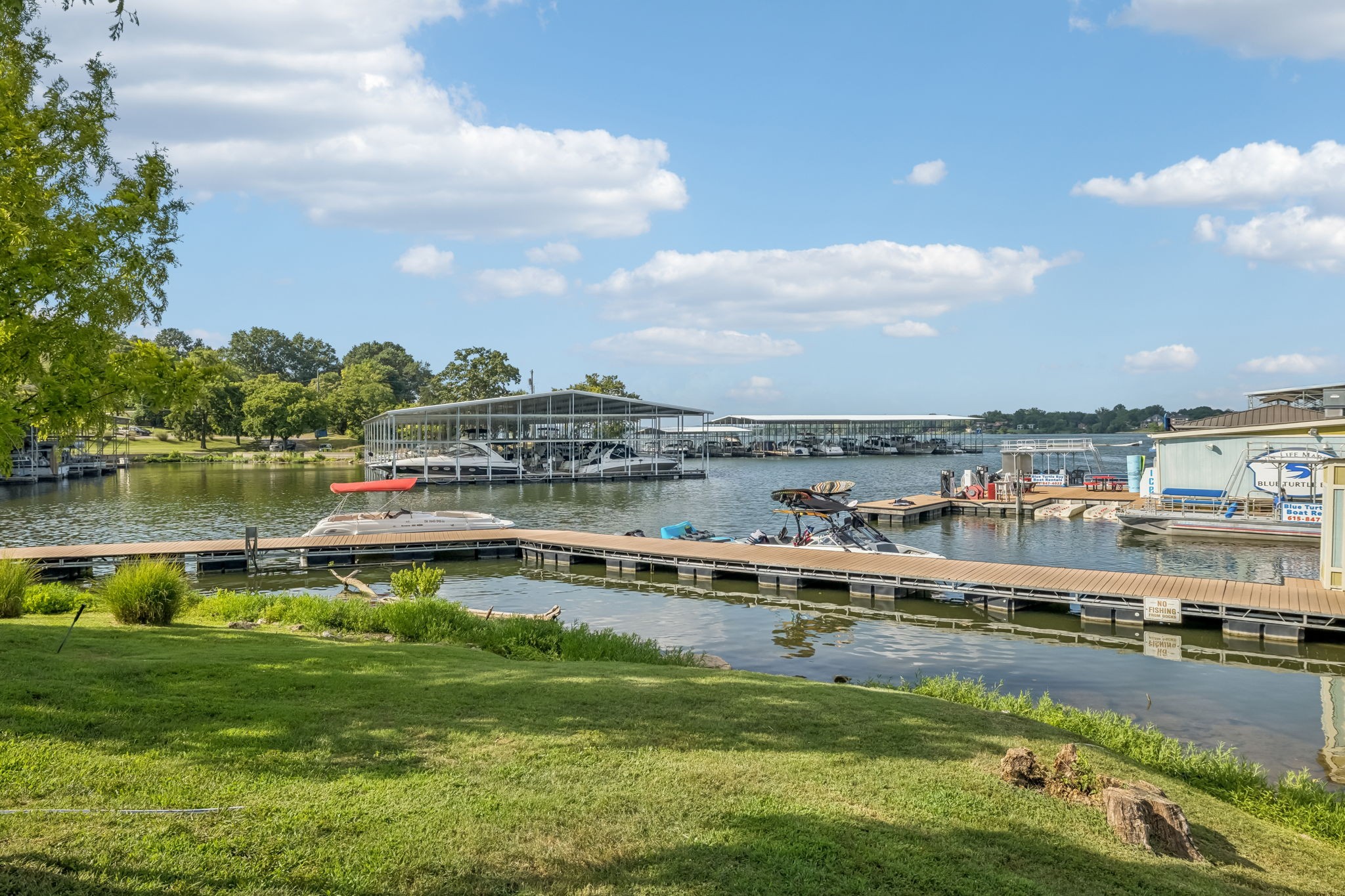 3033 Lakeshore Dr