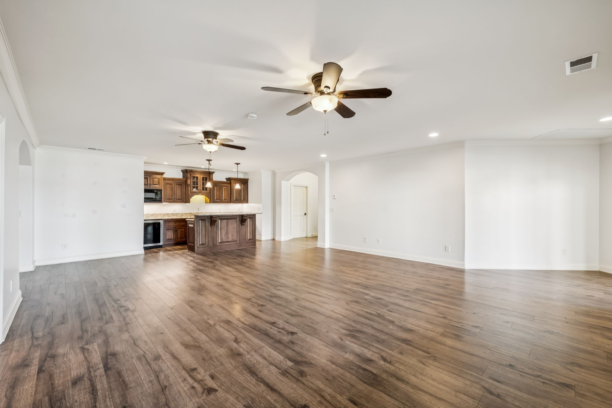 3033 Lakeshore Dr