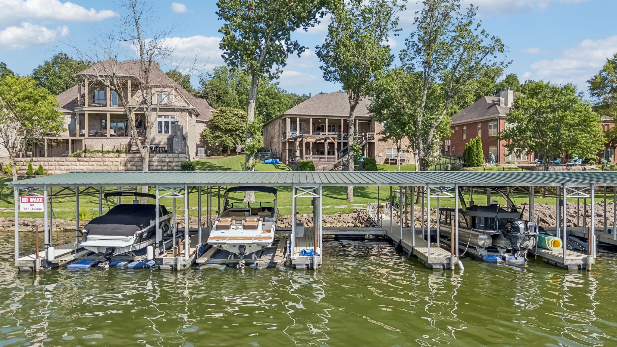 3033 Lakeshore Dr