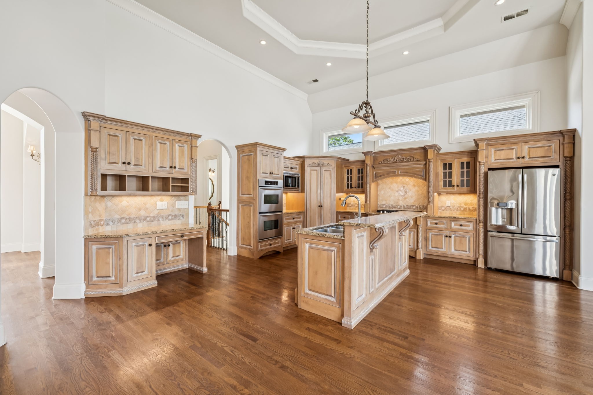 3033 Lakeshore Dr