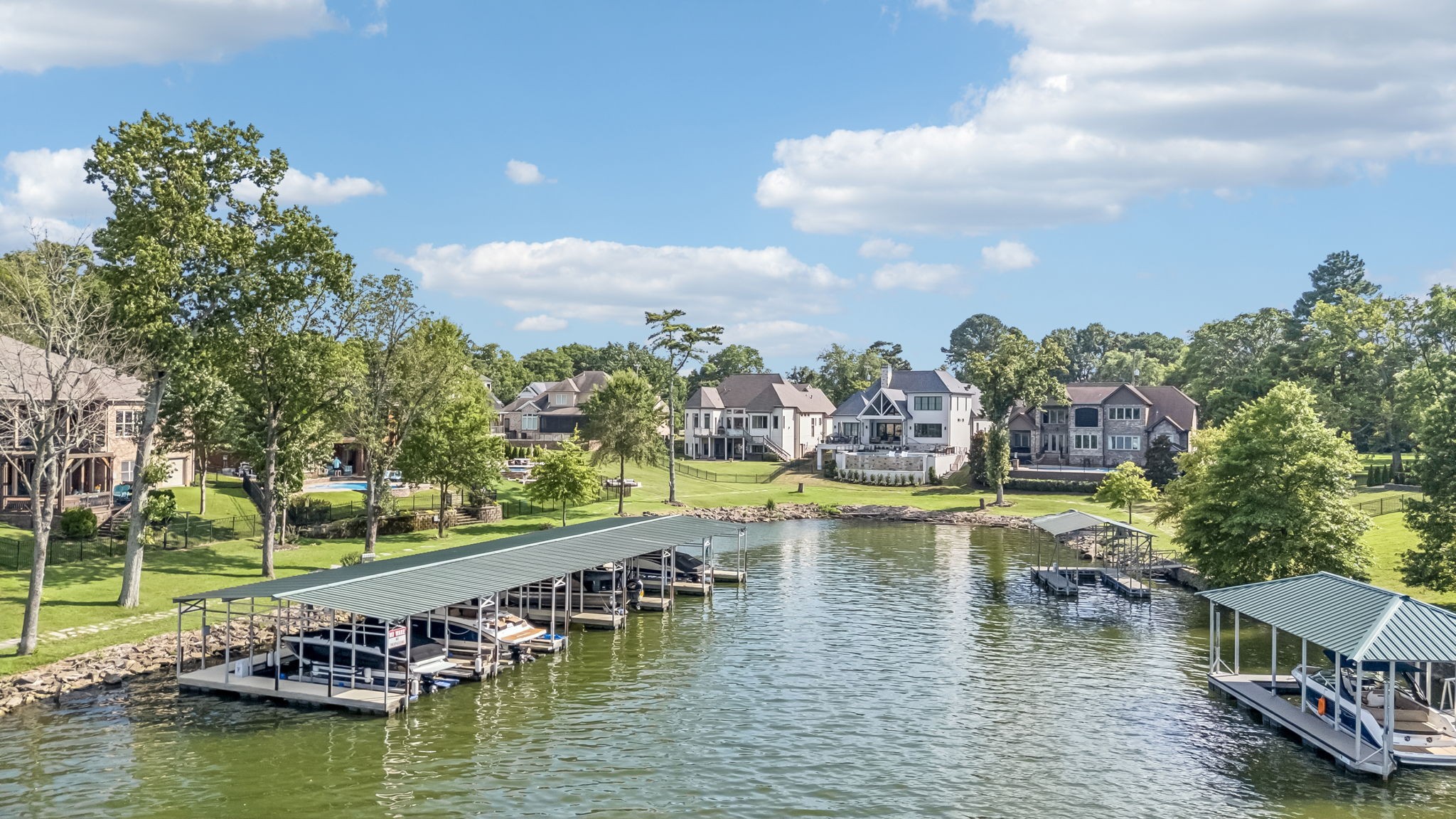3033 Lakeshore Dr