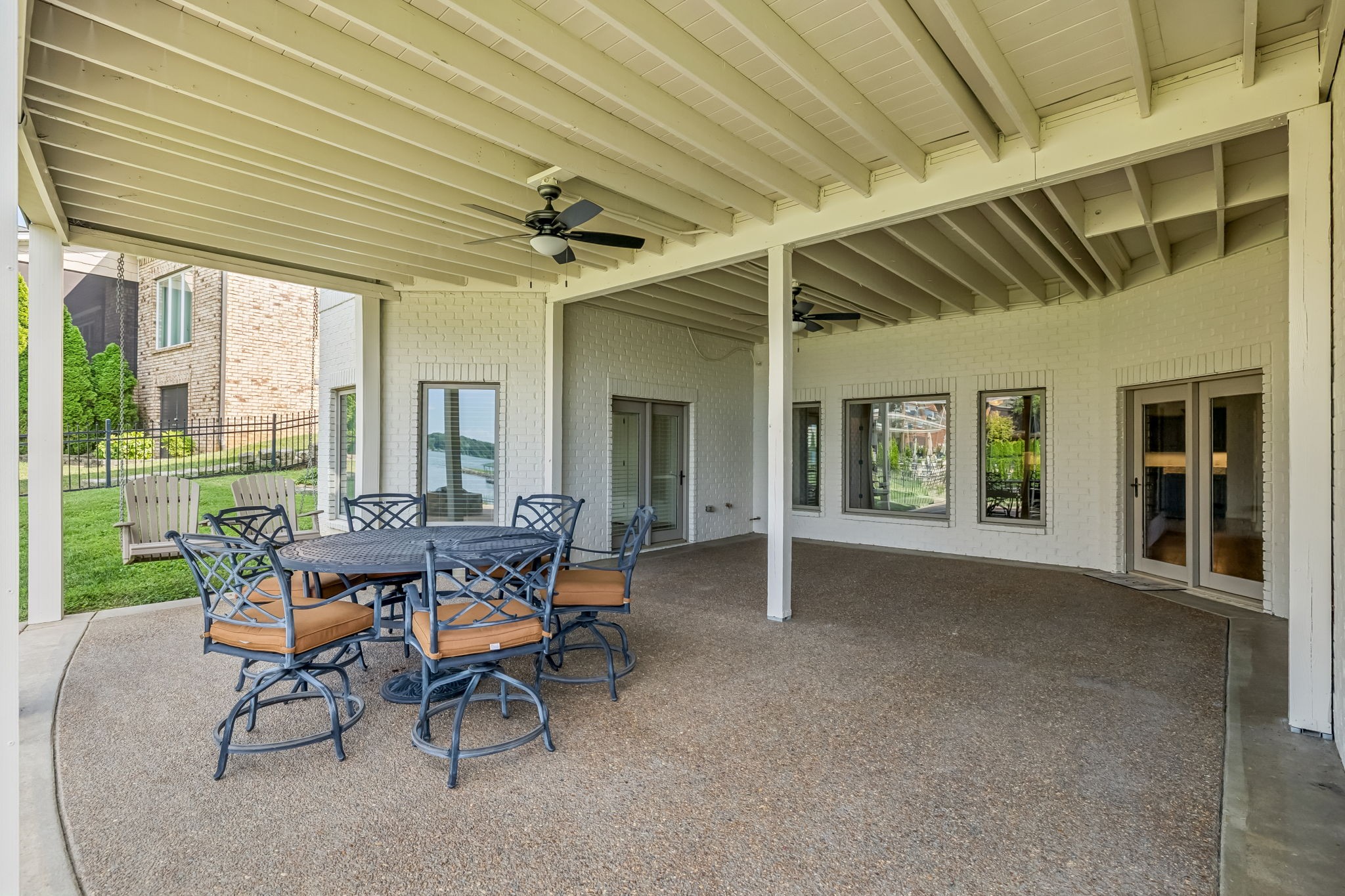 3033 Lakeshore Dr
