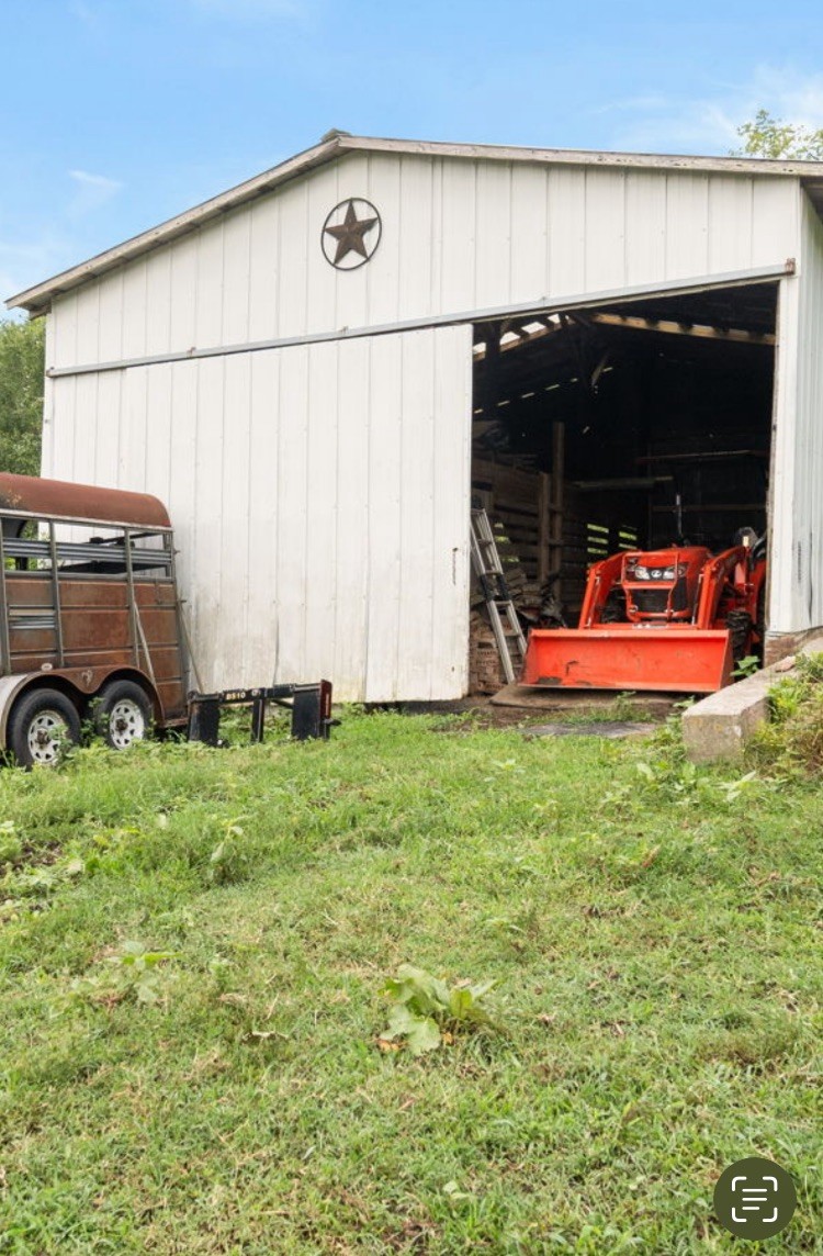 125 Hillwood Acres