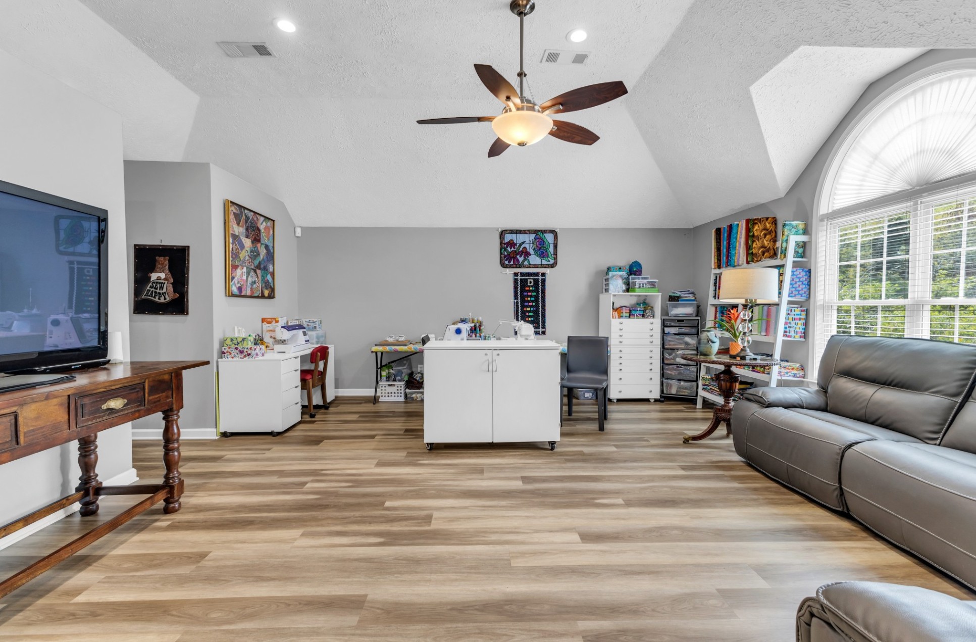 400 Roma Ct