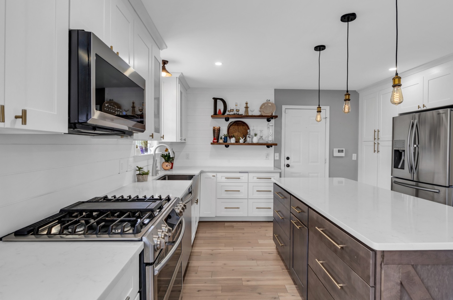 400 Roma Ct
