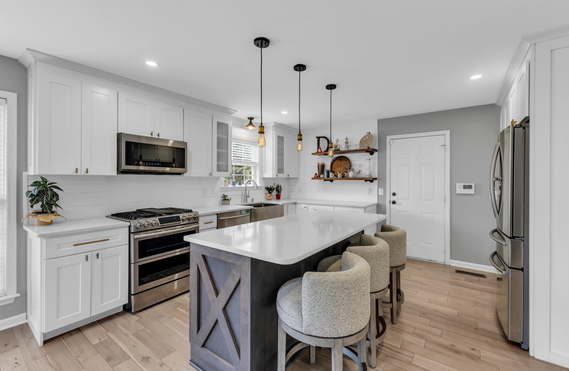 400 Roma Ct