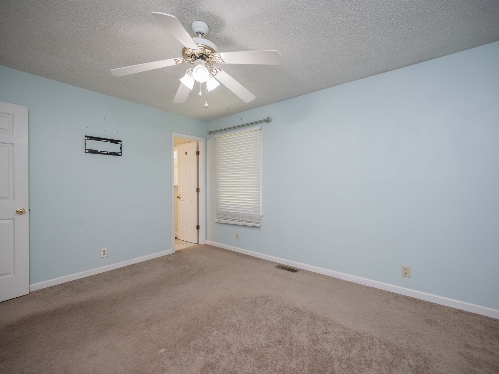 2563 Saratoga Ct