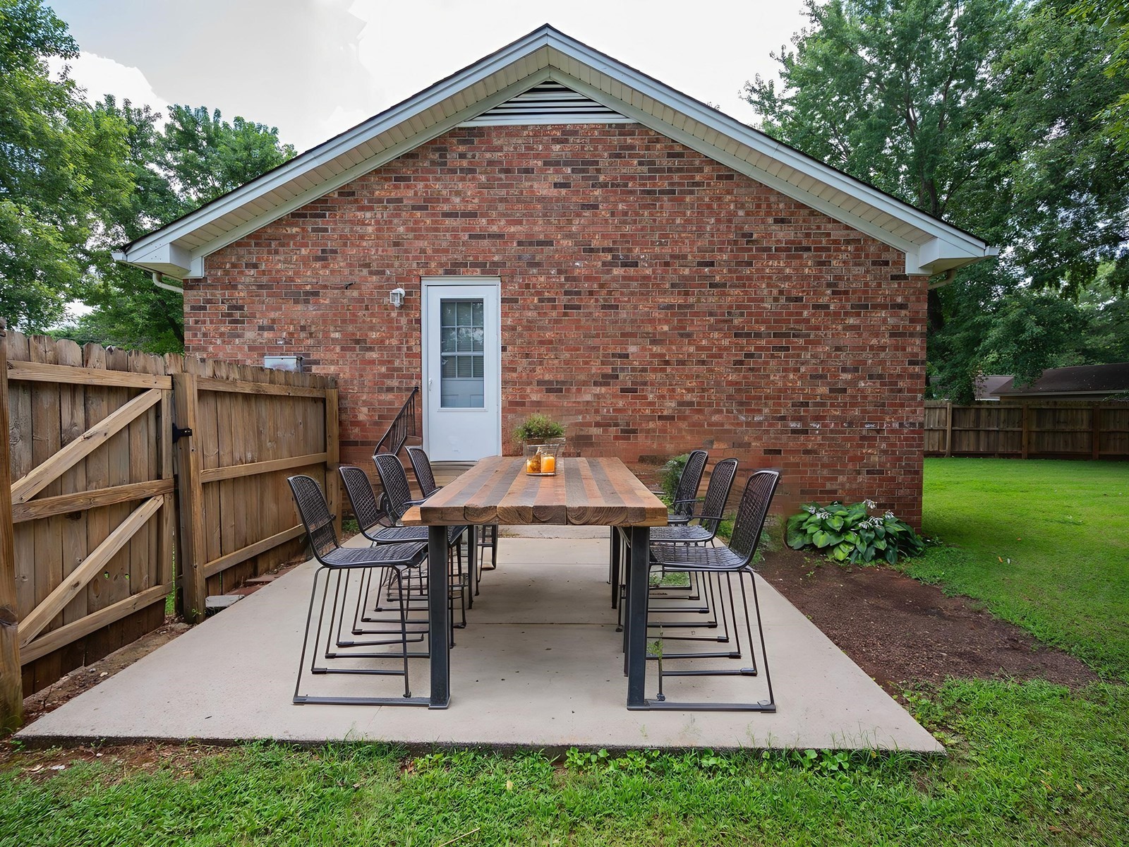 2563 Saratoga Ct