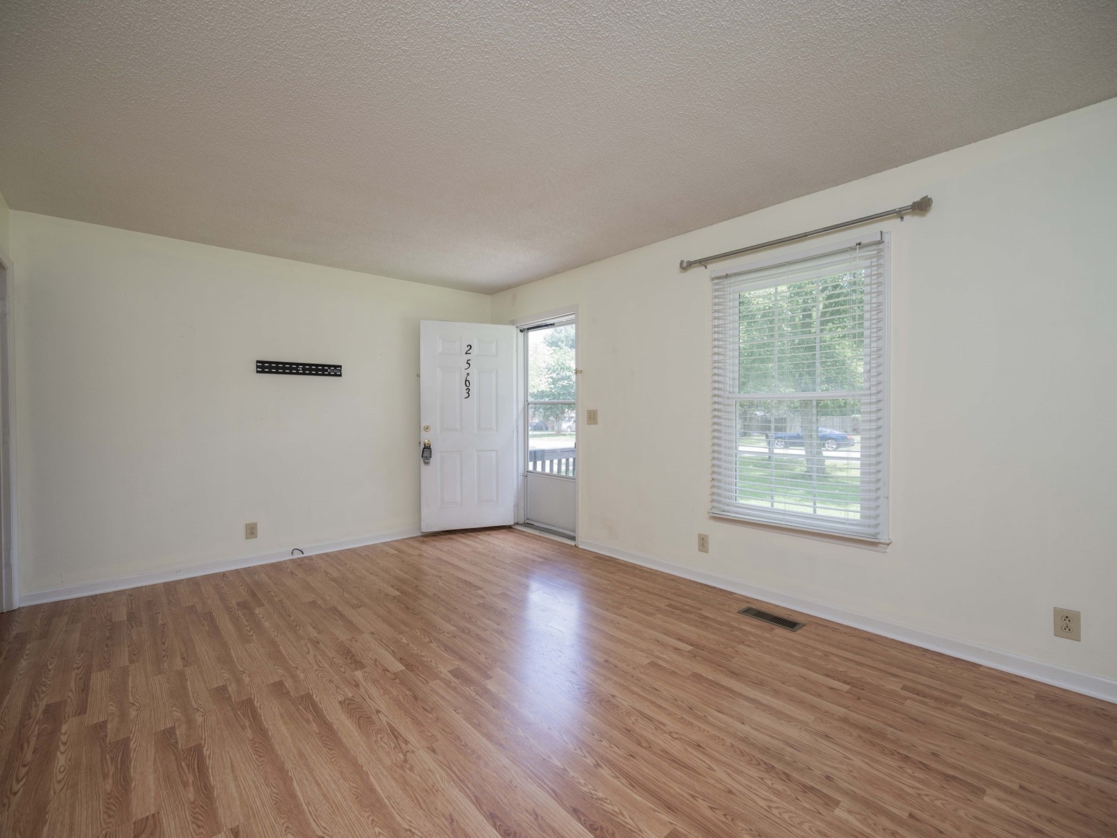 2563 Saratoga Ct