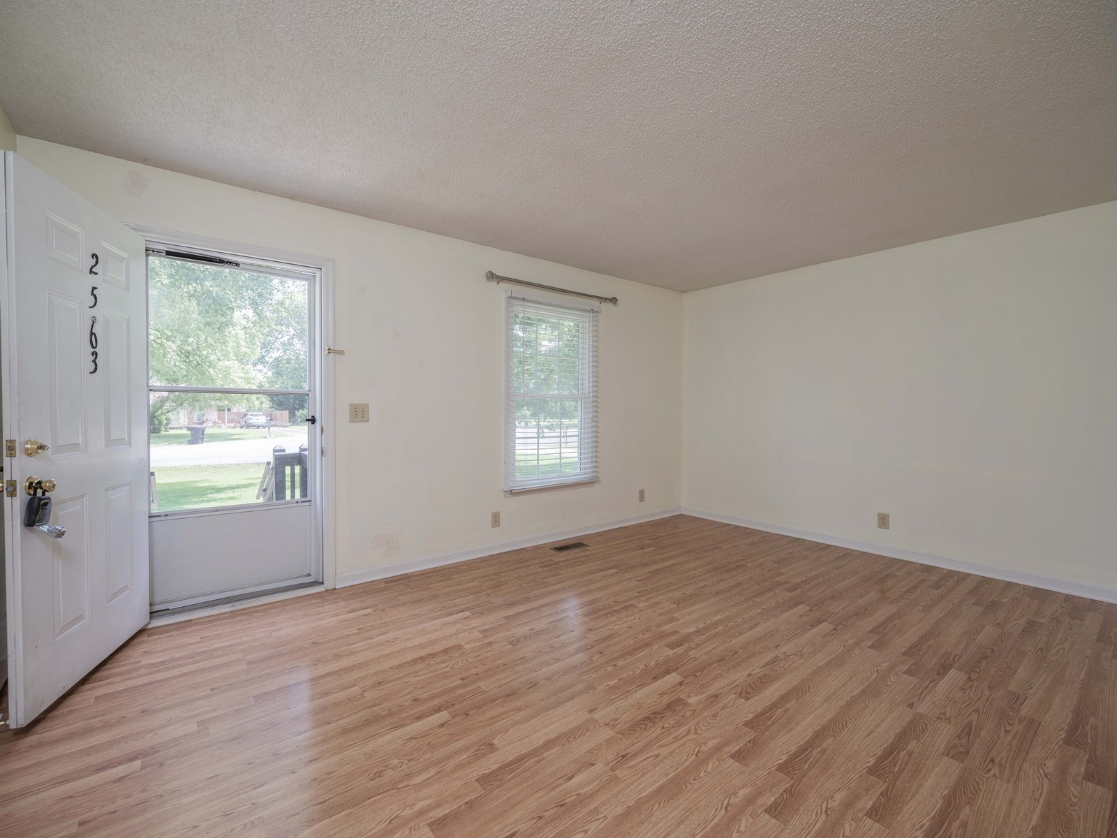 2563 Saratoga Ct