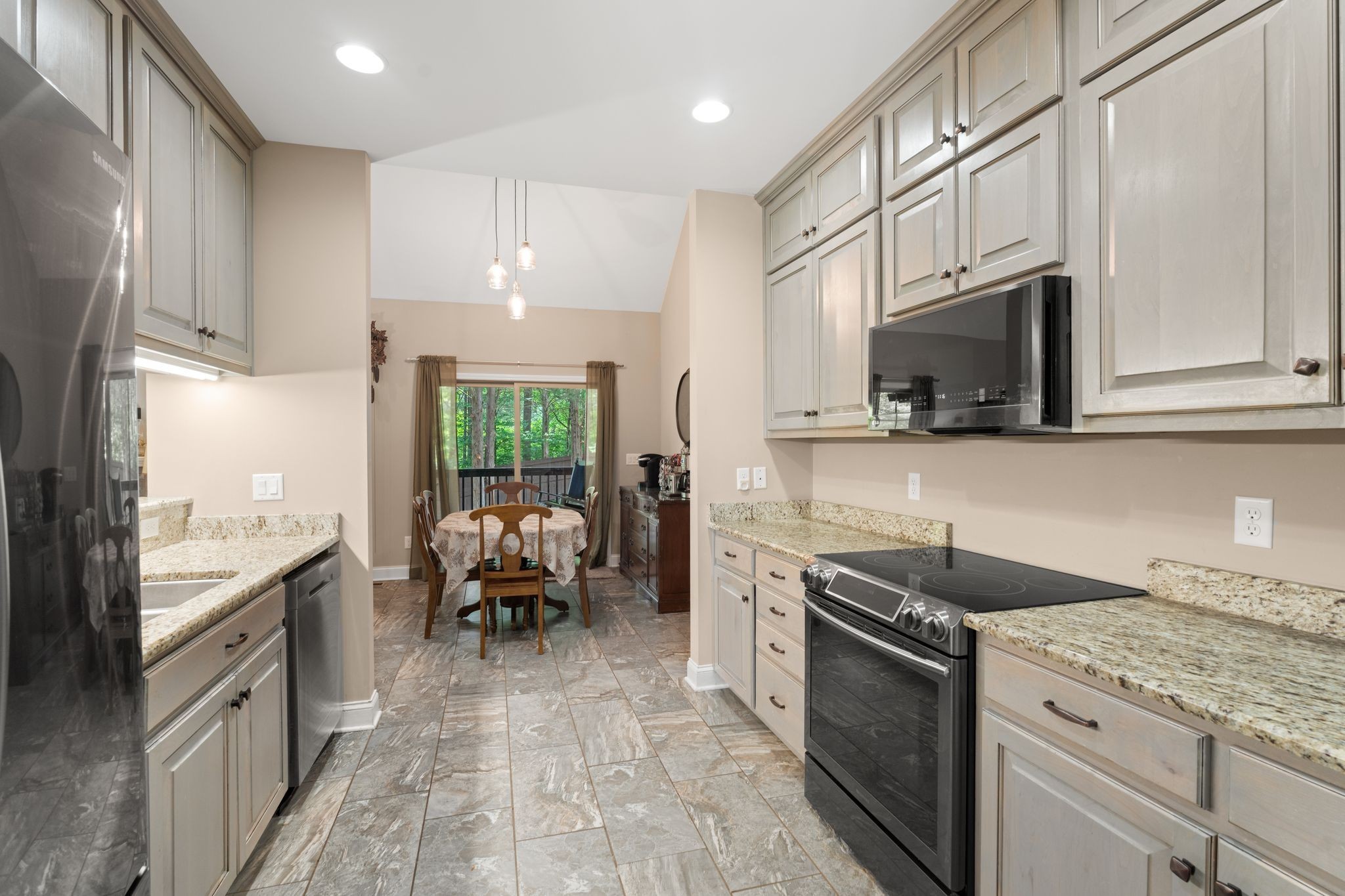 3006 Gracie Ann Dr