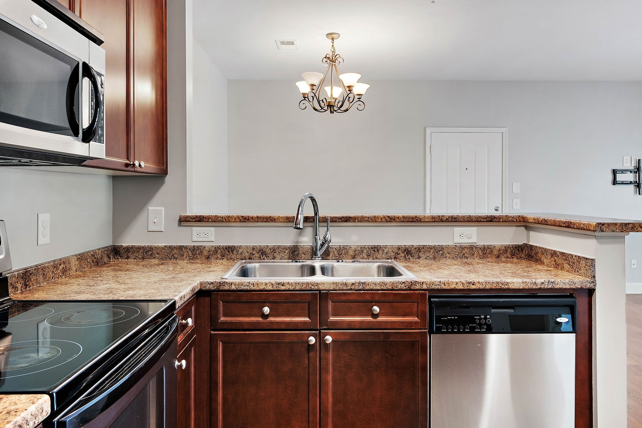 8221 Lenox Creekside Dr Unit: 10