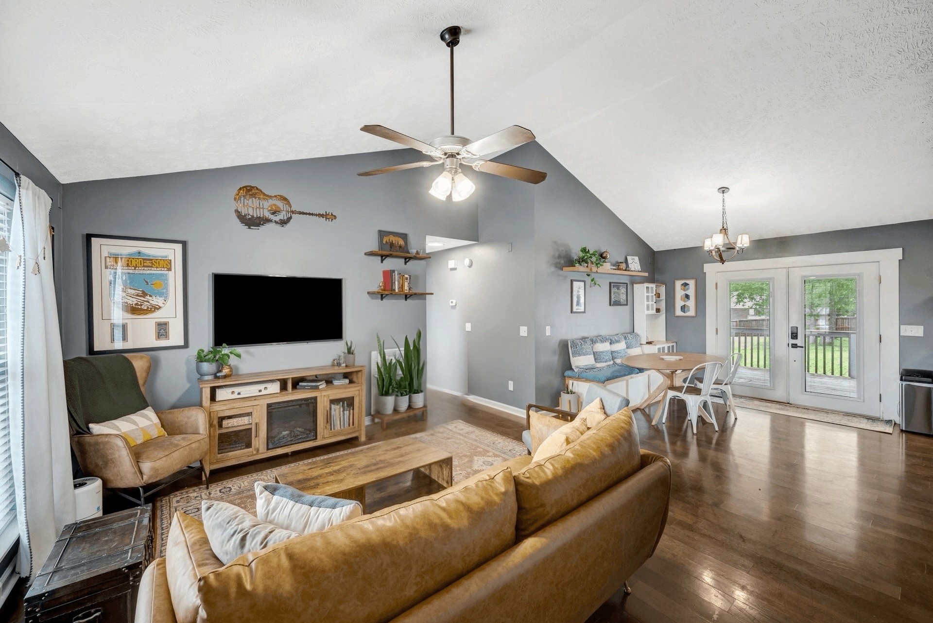 203 Sondra Ct