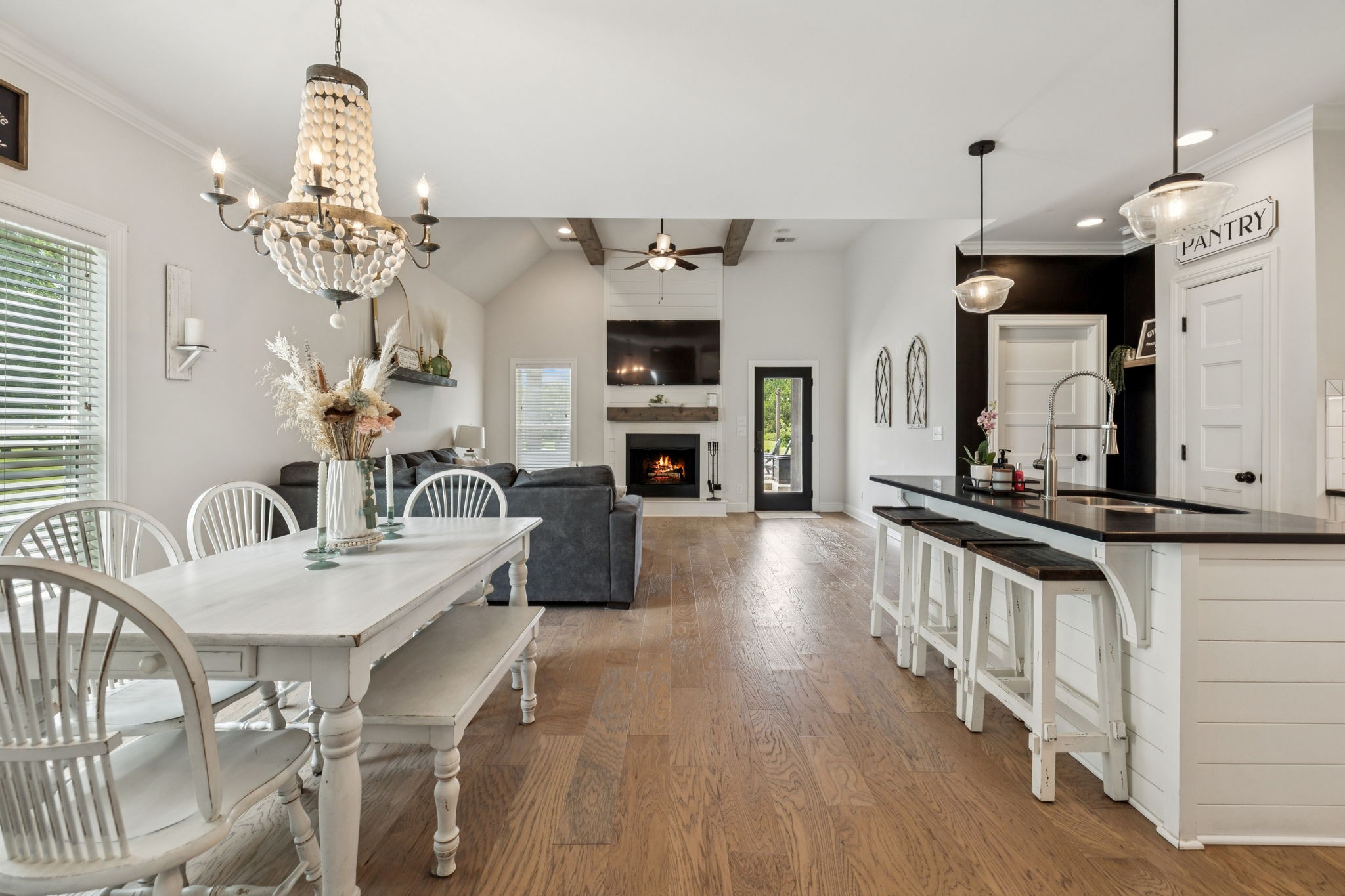 180 Flat Woods Rd