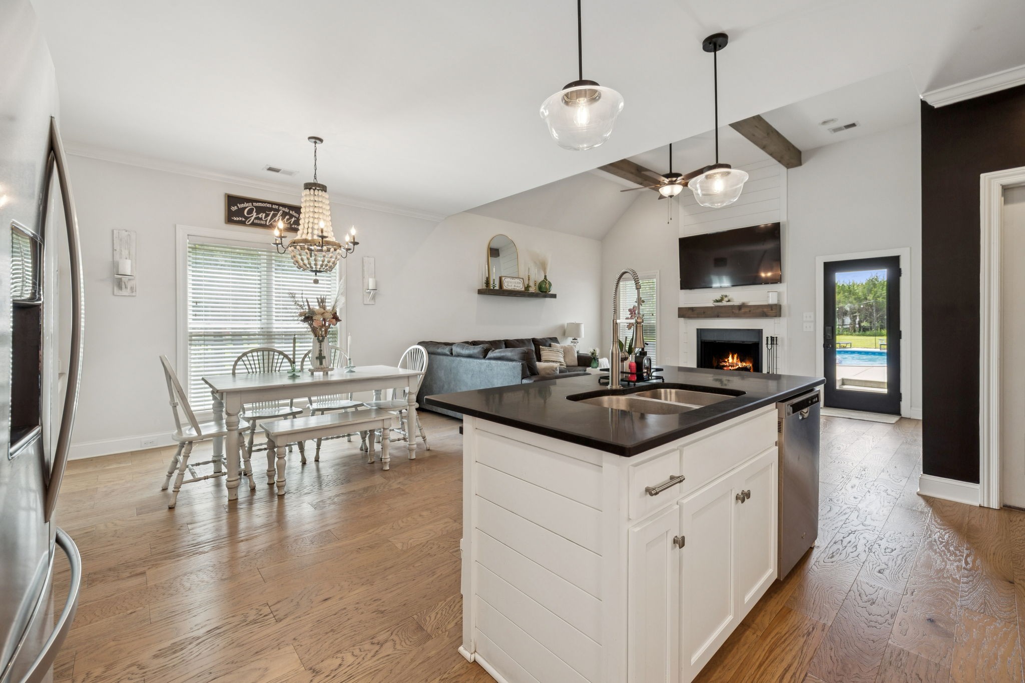 180 Flat Woods Rd