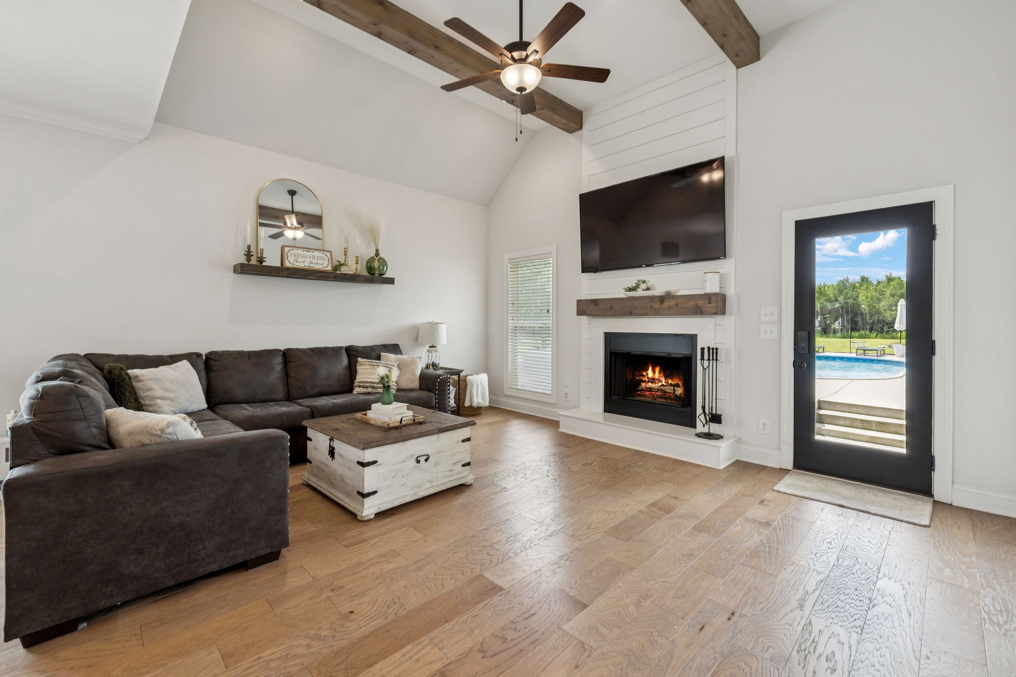 180 Flat Woods Rd