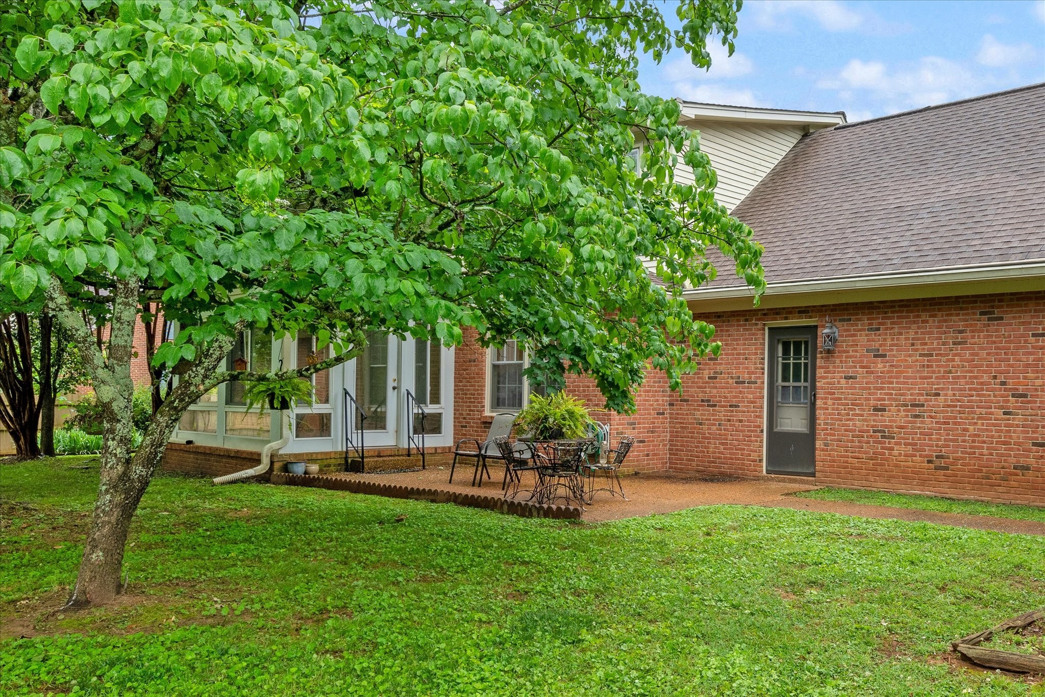 2307 Londonderry Dr